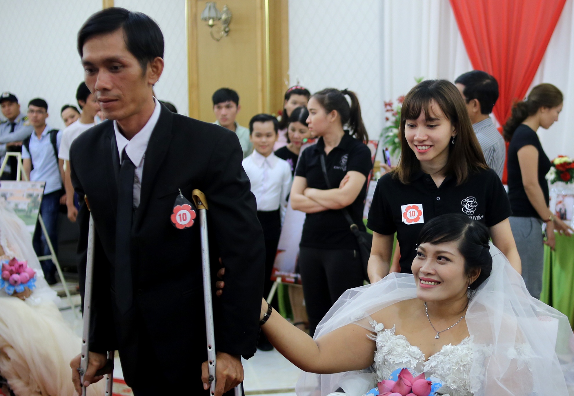 dam cuoi dac biet cua 60 cap doi o Sai Gon anh 12