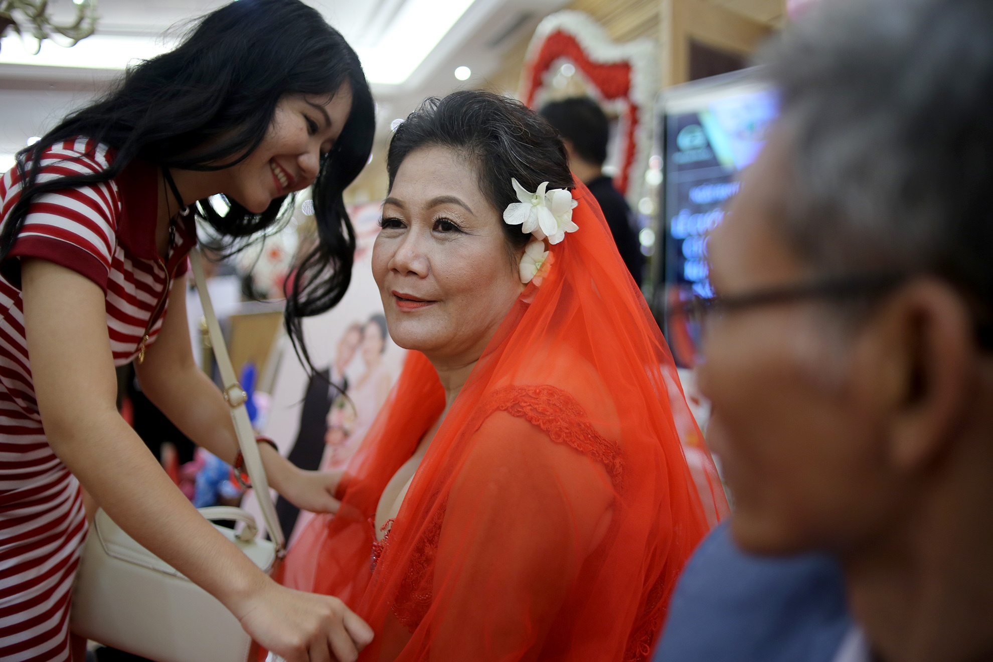 dam cuoi dac biet cua 60 cap doi o Sai Gon anh 5