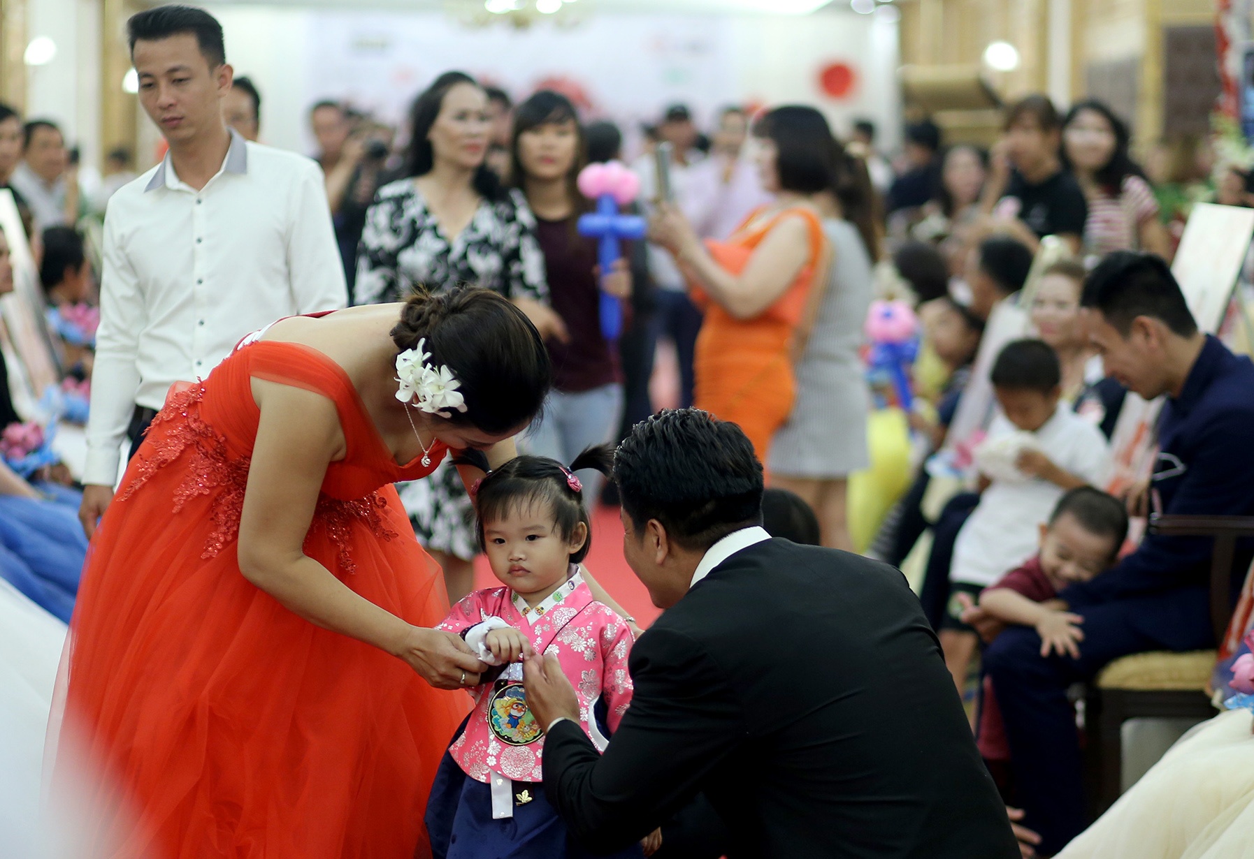 dam cuoi dac biet cua 60 cap doi o Sai Gon anh 9