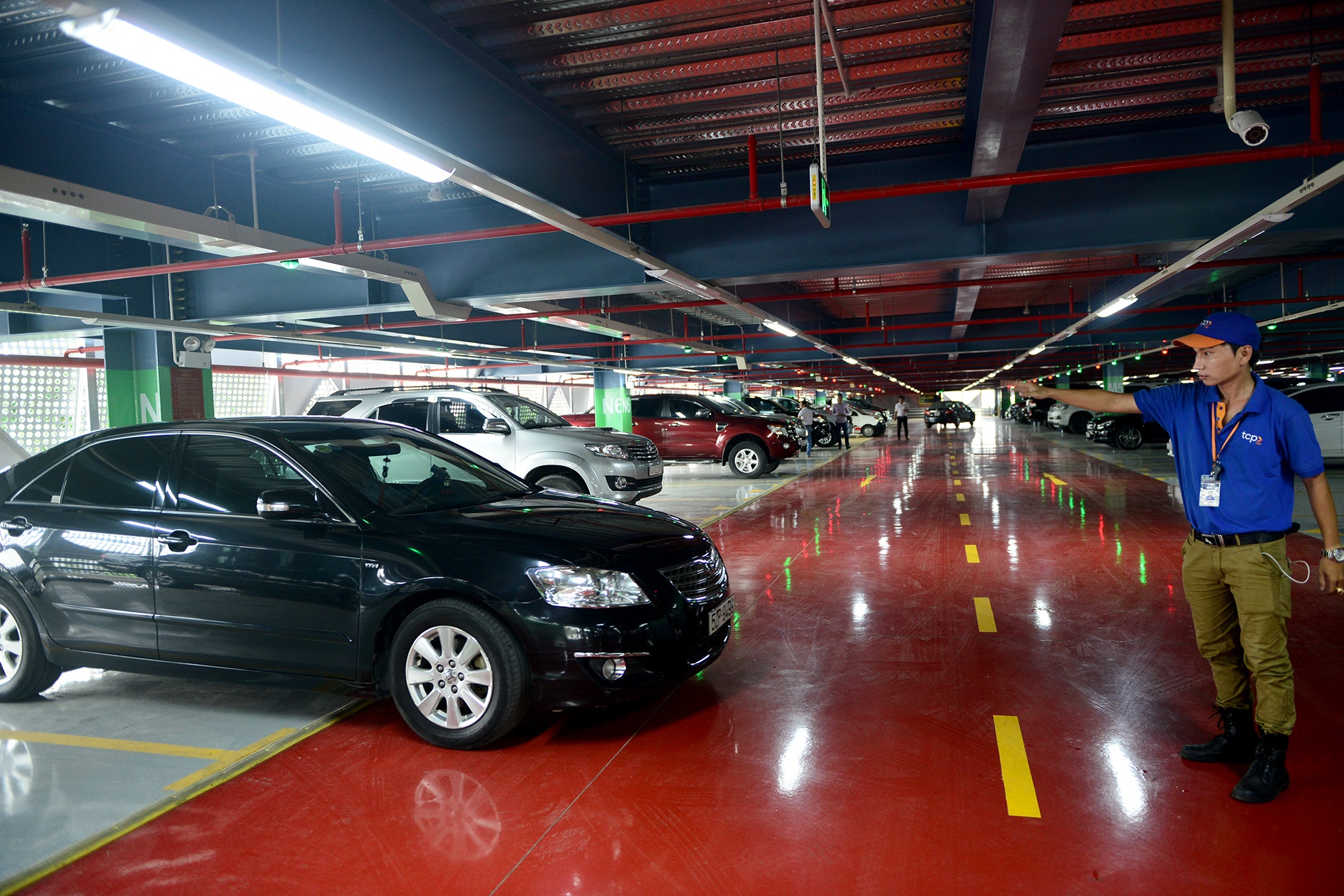 Nha de xe '5 sao' o san bay Tan Son Nhat hinh anh