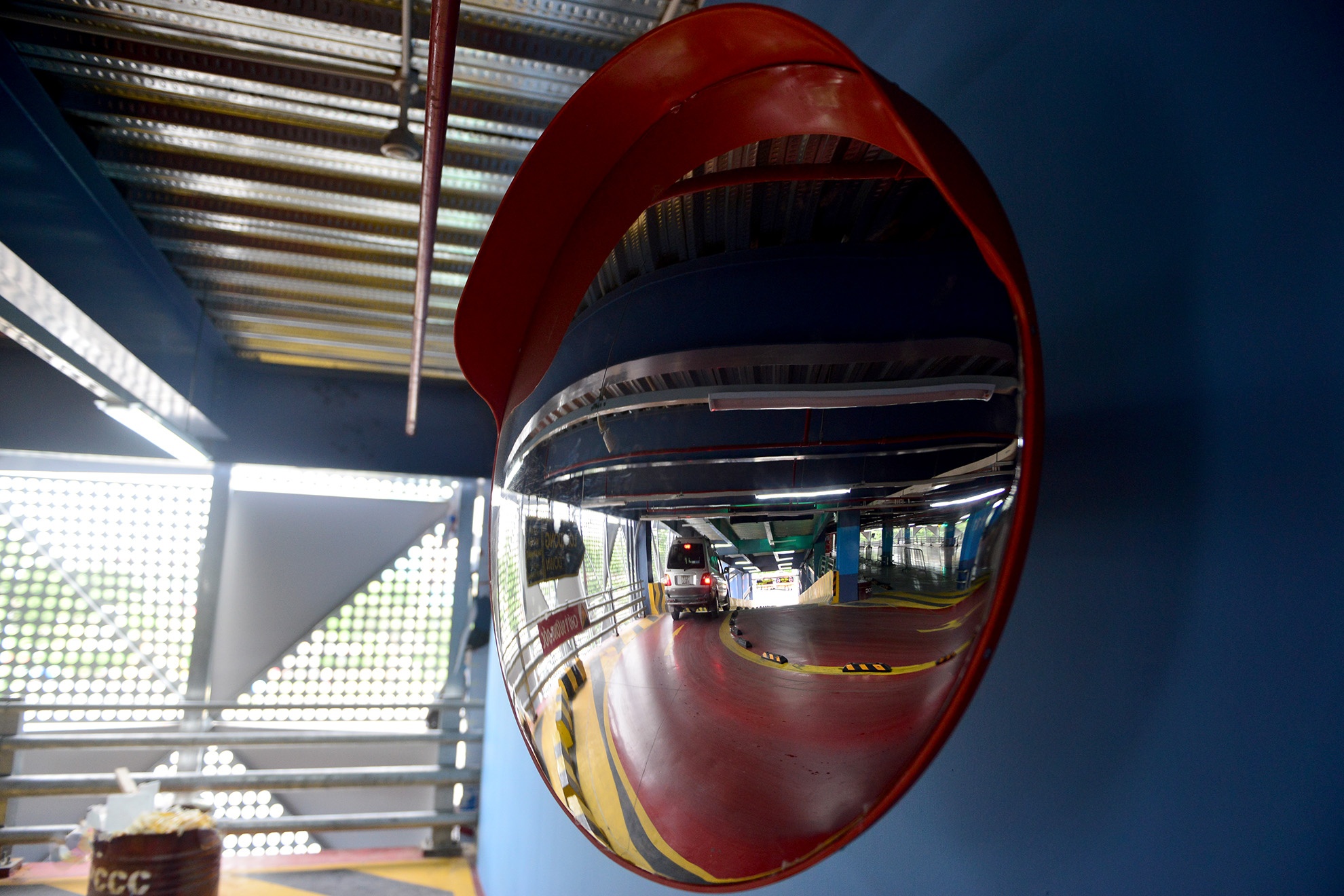 nha giu xe san bay Tan Son Nhat anh 8