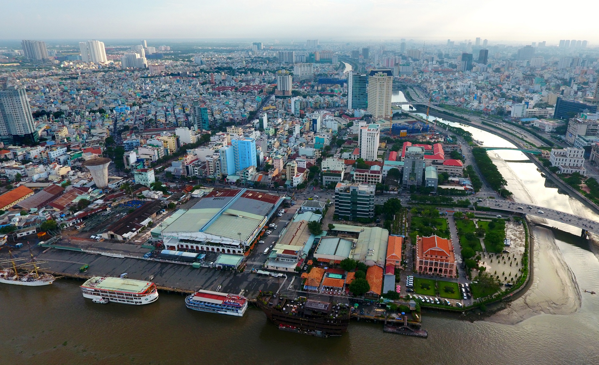 nhieu du an bat dong san moc ben song o Sai Gon anh 12