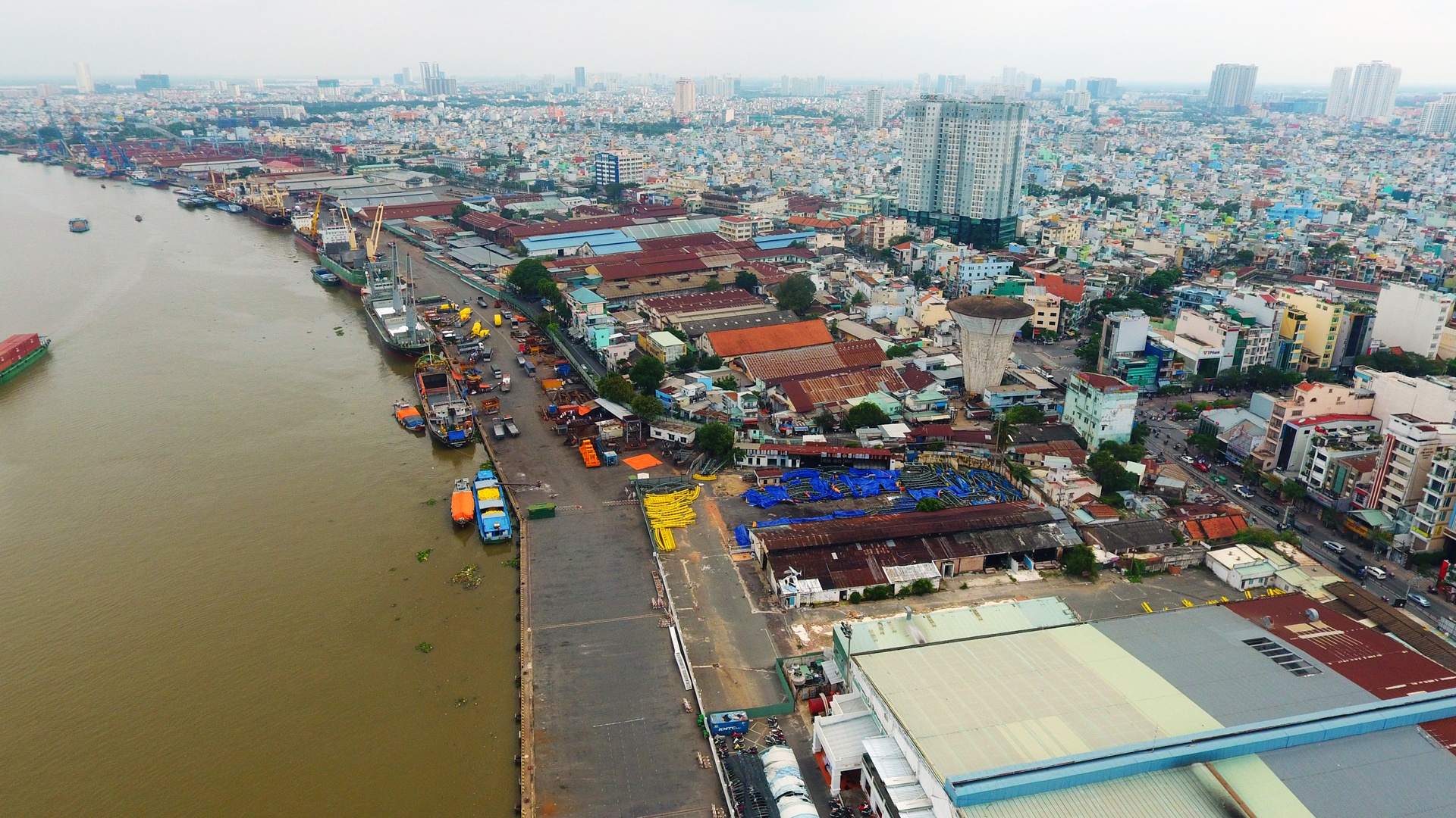 nhieu du an bat dong san moc ben song o Sai Gon anh 13