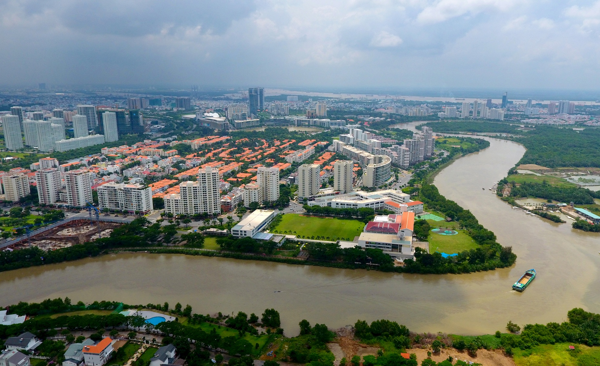nhieu du an bat dong san moc ben song o Sai Gon anh 15