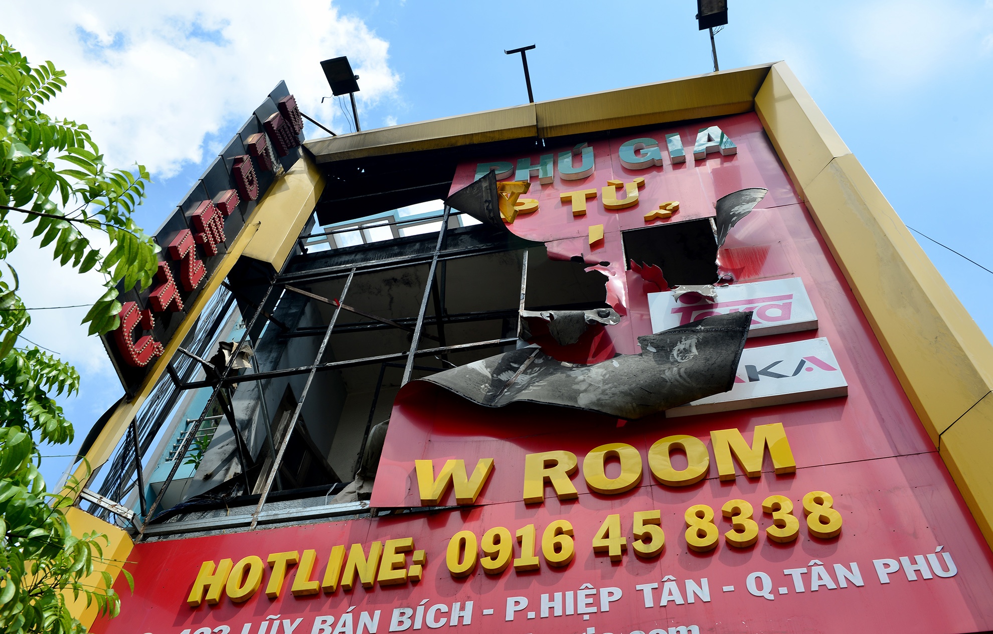 bien quang cao karaoke o Sai Gon anh 11