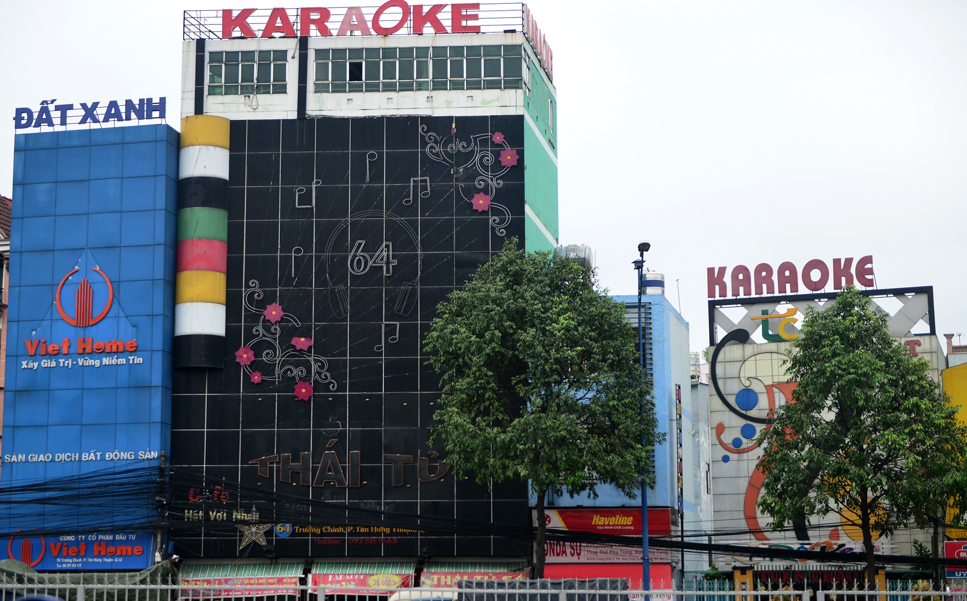 bien quang cao karaoke o Sai Gon anh 3