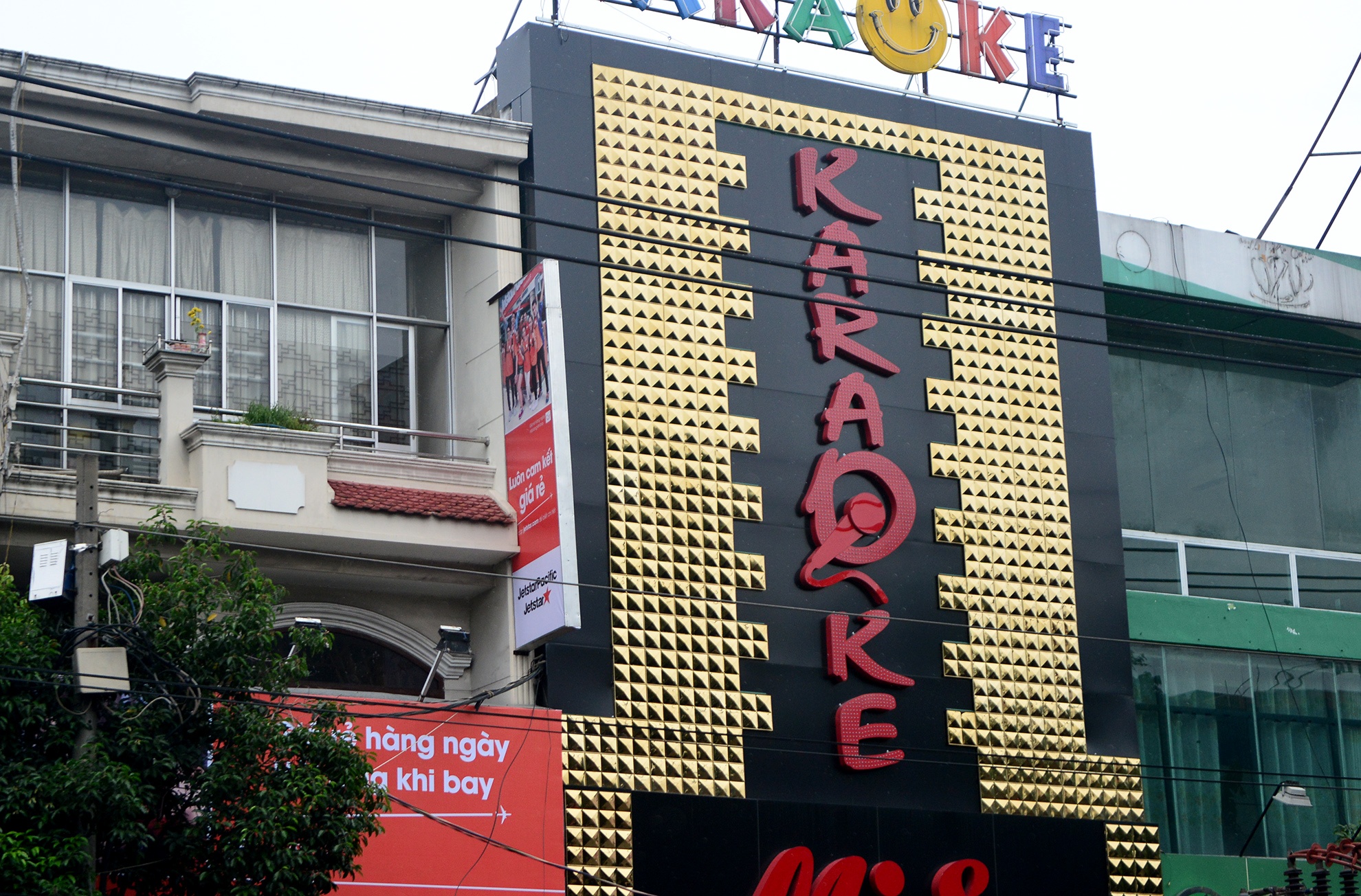 bien quang cao karaoke o Sai Gon anh 4