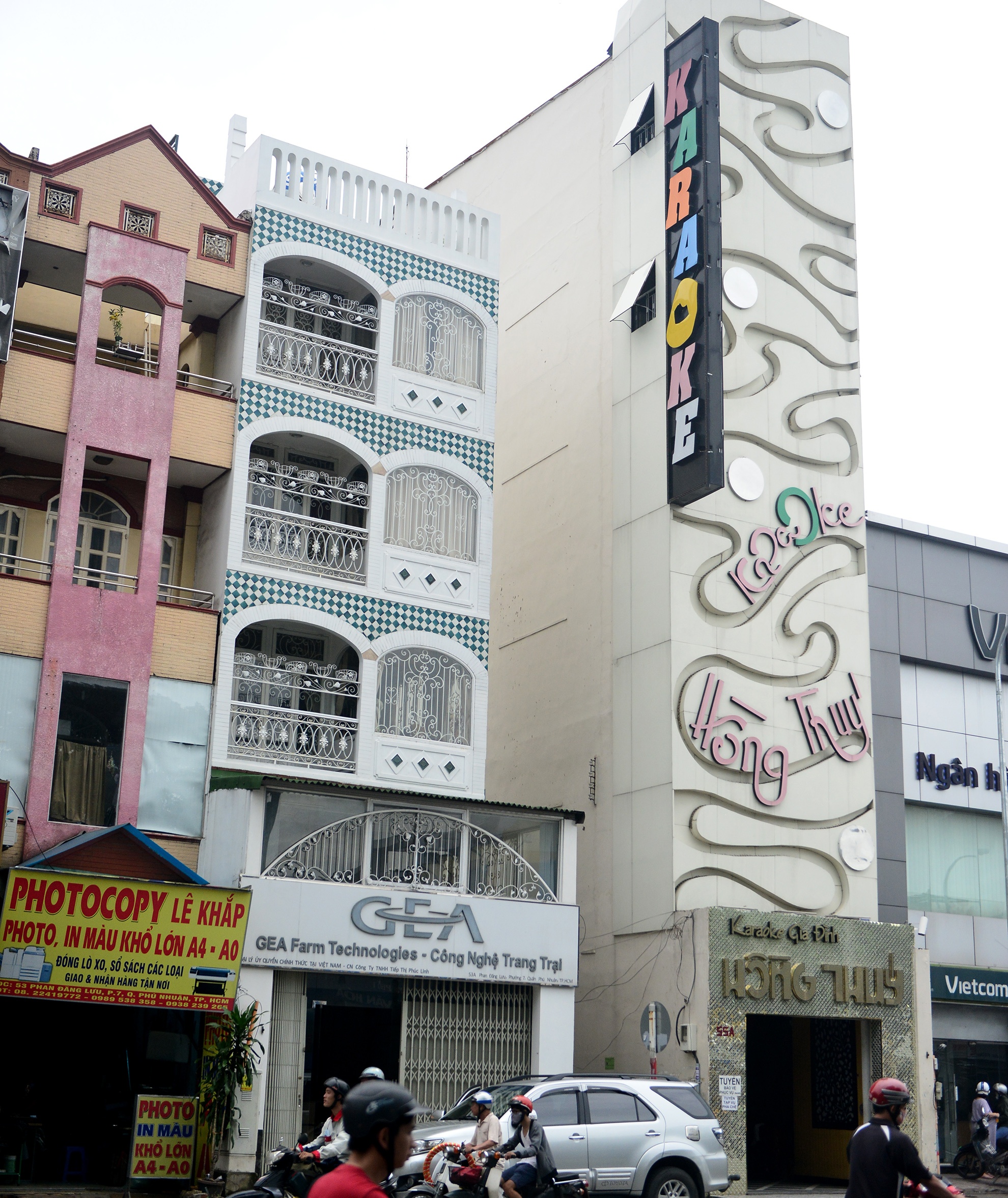 bien quang cao karaoke o Sai Gon anh 6