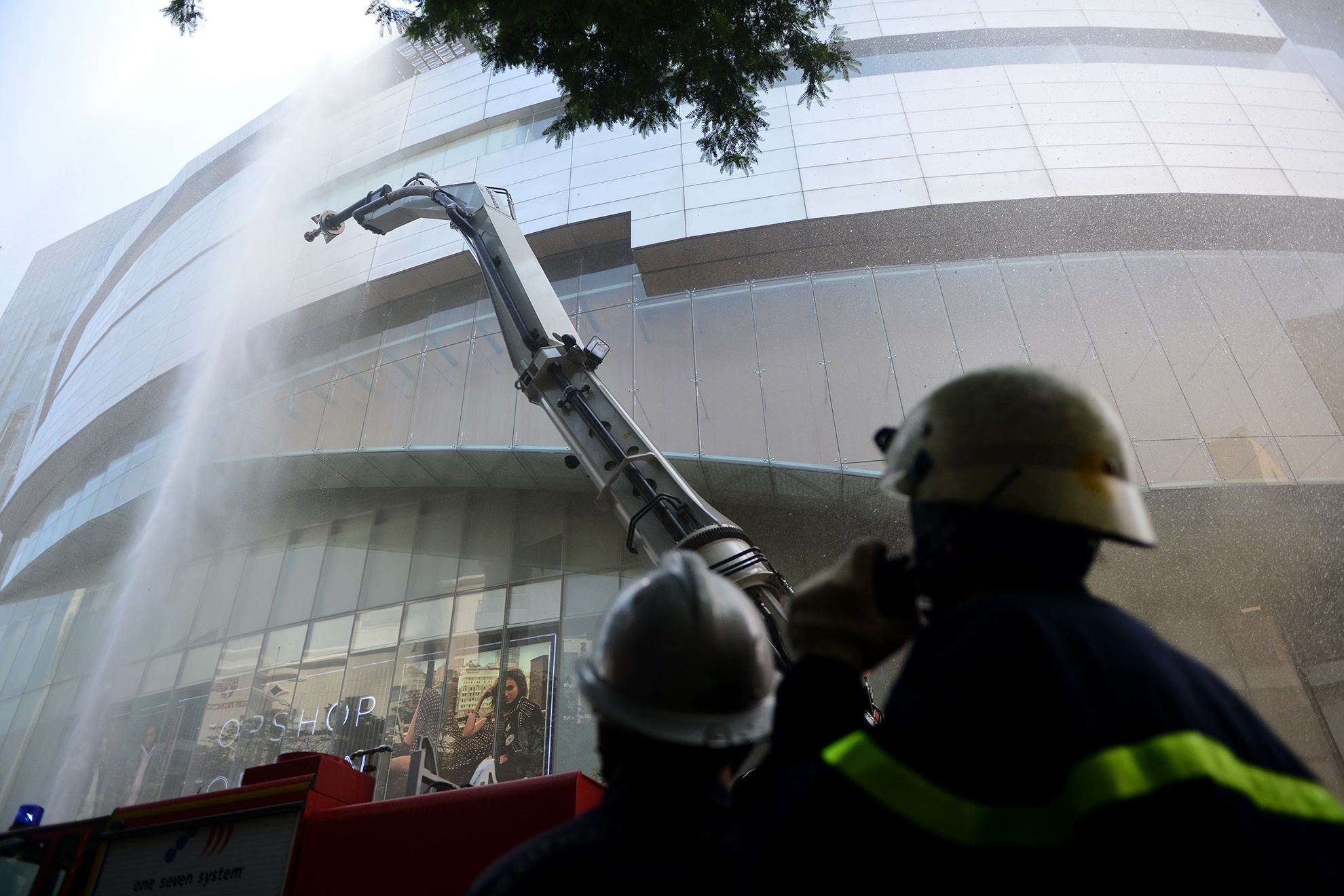 Chua chay ham de xe toa nha Bitexco anh 10