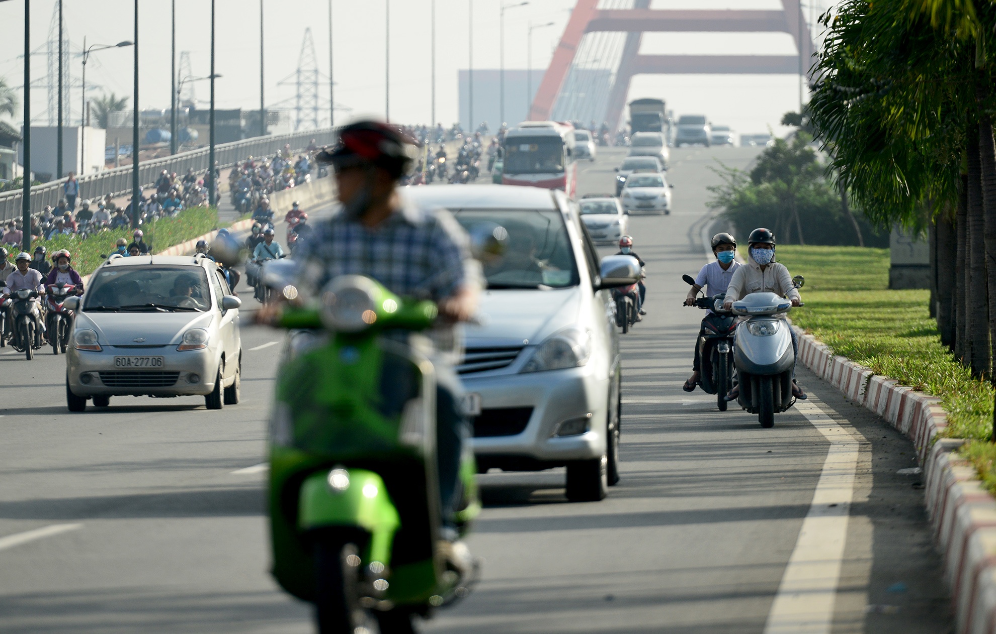 xe may chiem duong oto o Sai Gon anh 6