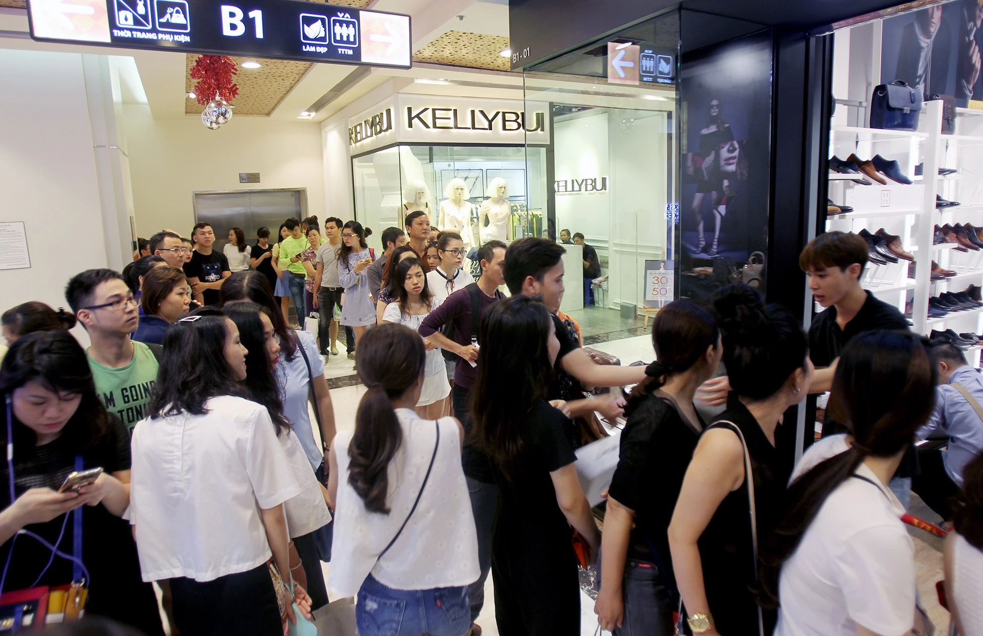 Black Friday o Sai Gon anh 4