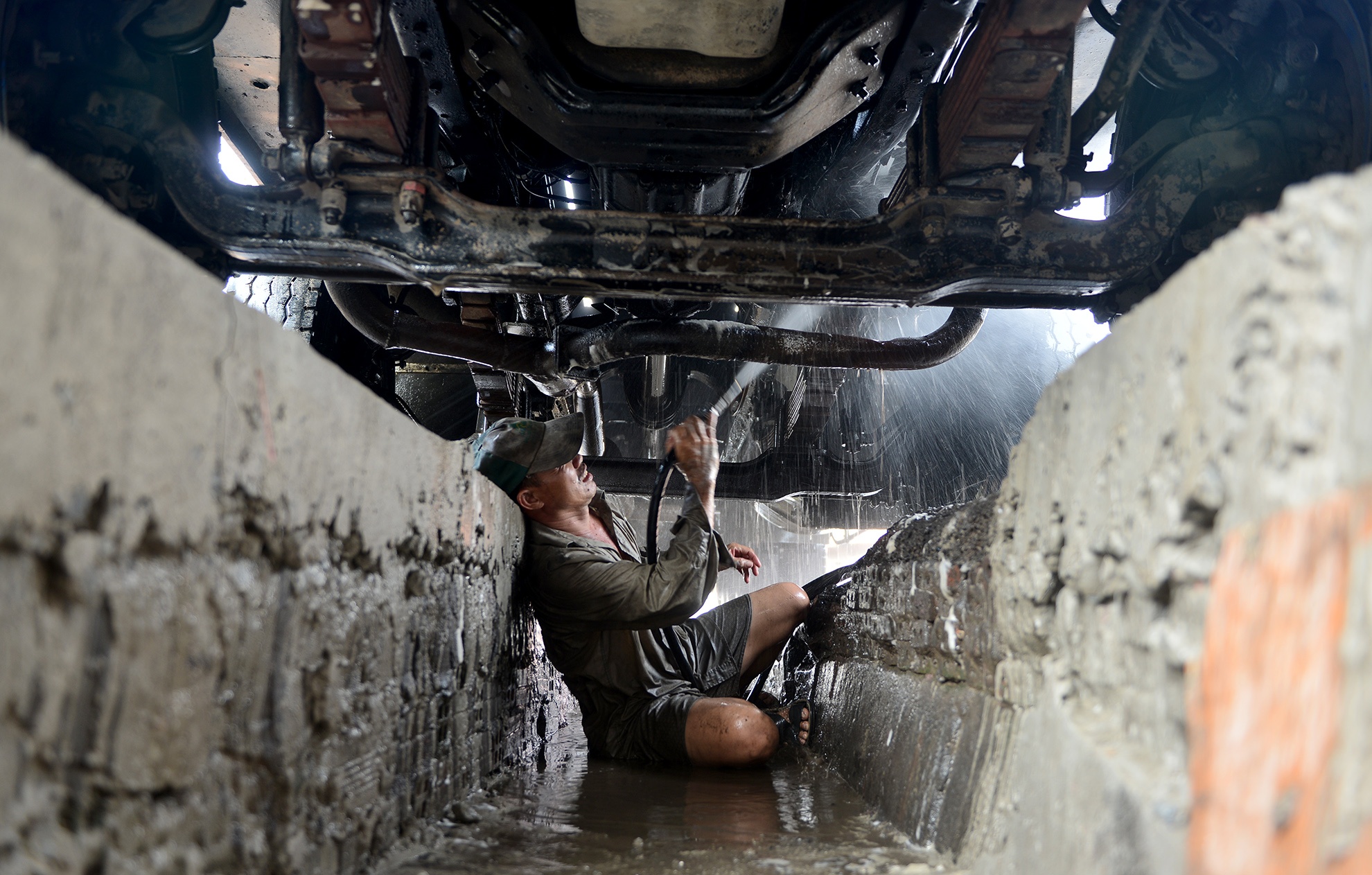 hiep sy giao thong giai cuu ket xe o Sai Gon anh 1