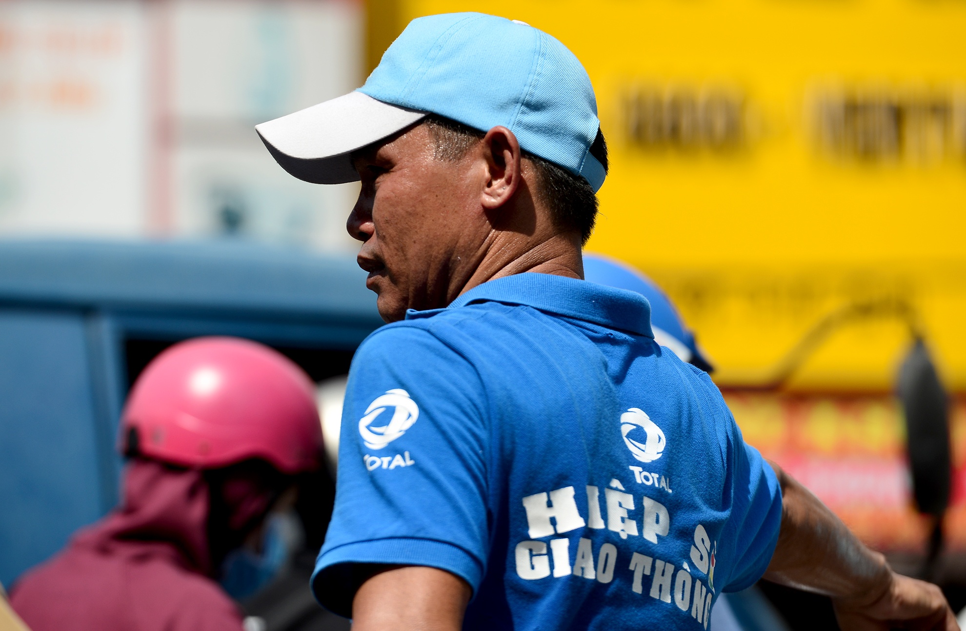 hiep sy giao thong giai cuu ket xe o Sai Gon anh 7