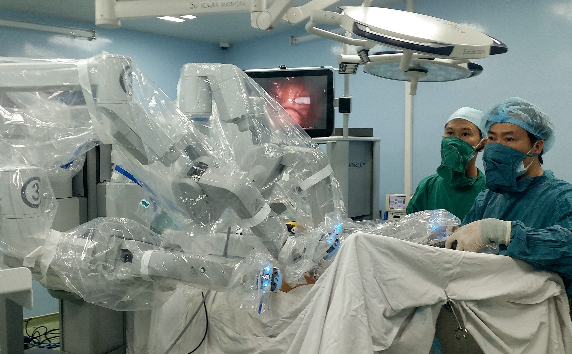 robot phau thuat cho nguoi lon dau tien o Viet Nam anh 11