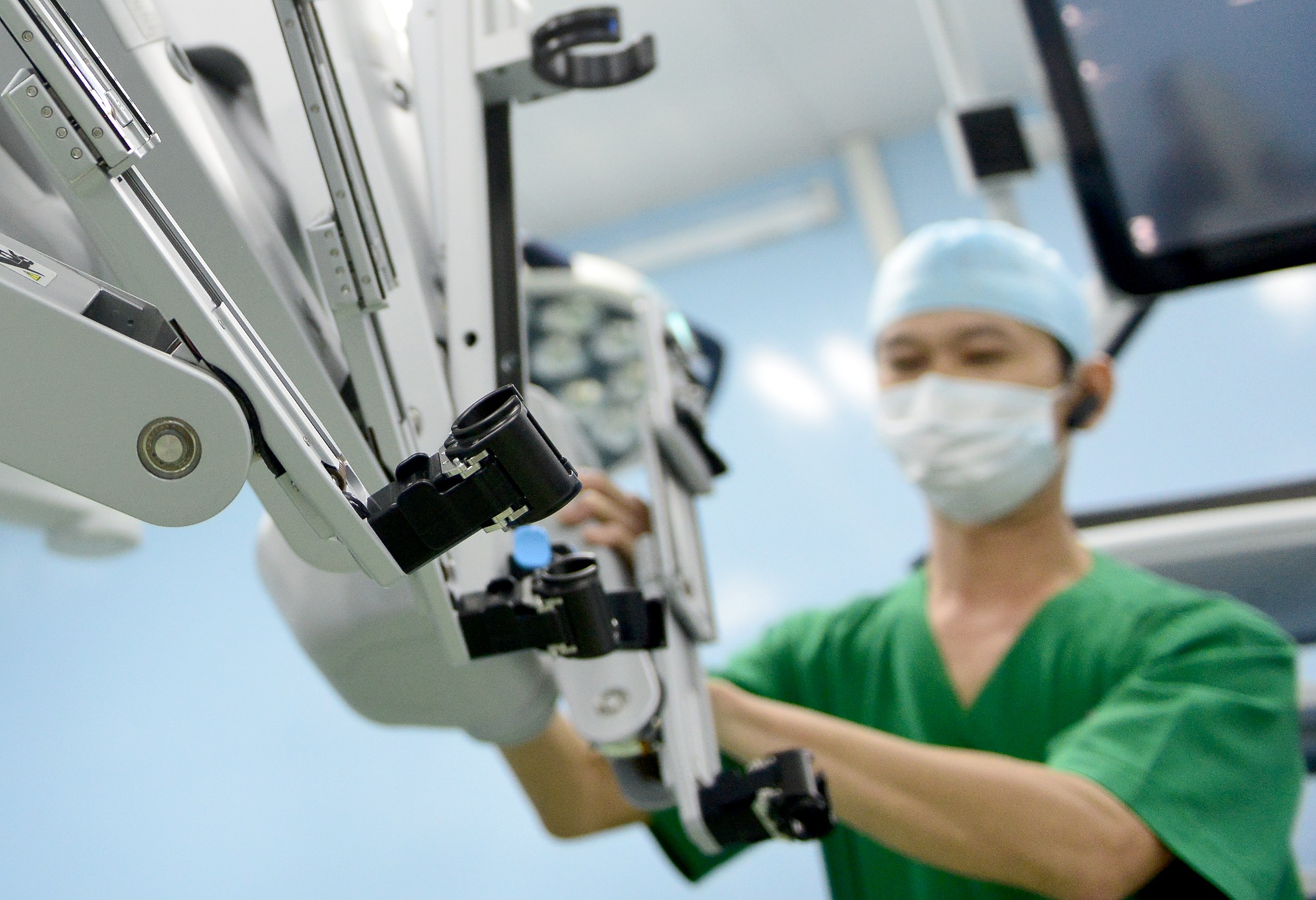 robot phau thuat cho nguoi lon dau tien o Viet Nam anh 6