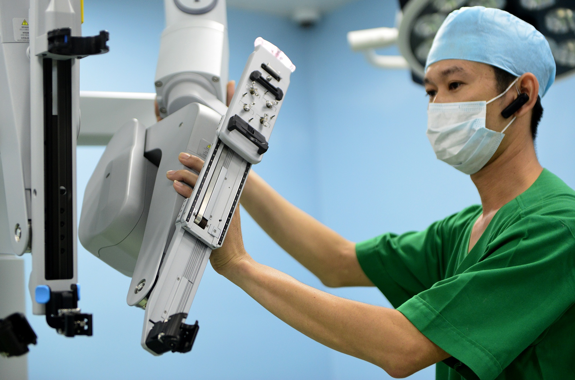 robot phau thuat cho nguoi lon dau tien o Viet Nam anh 10