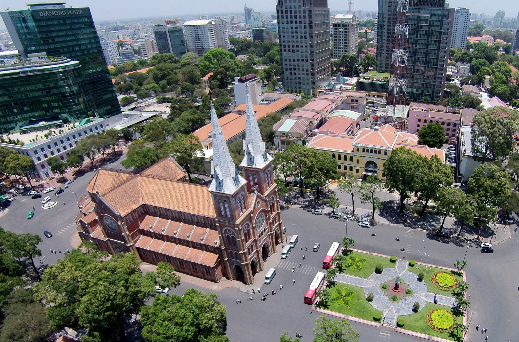 trung tu nha tho Duc Ba dang xuong cap anh 1