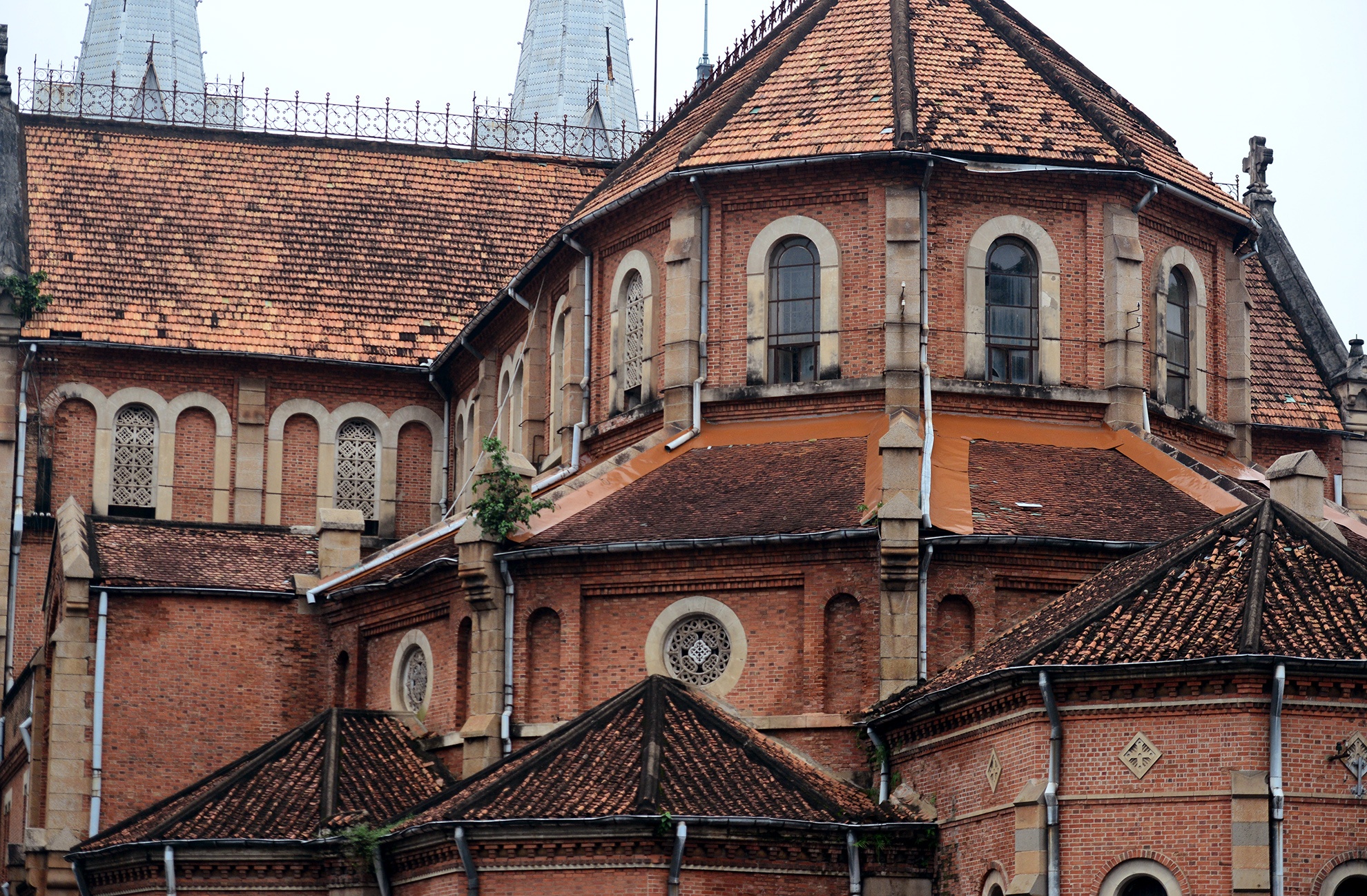 trung tu nha tho Duc Ba dang xuong cap anh 3