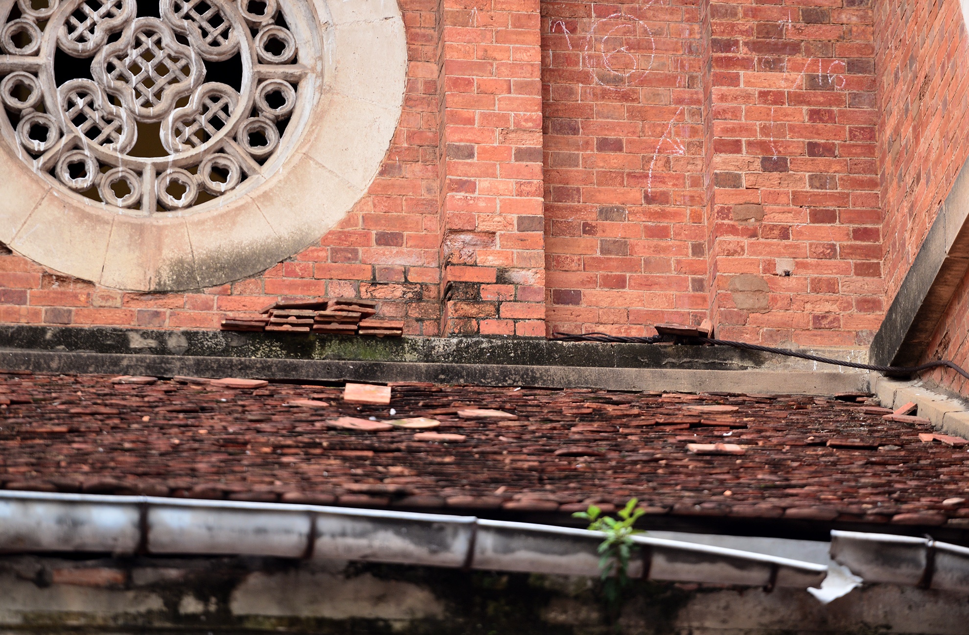 trung tu nha tho Duc Ba dang xuong cap anh 8