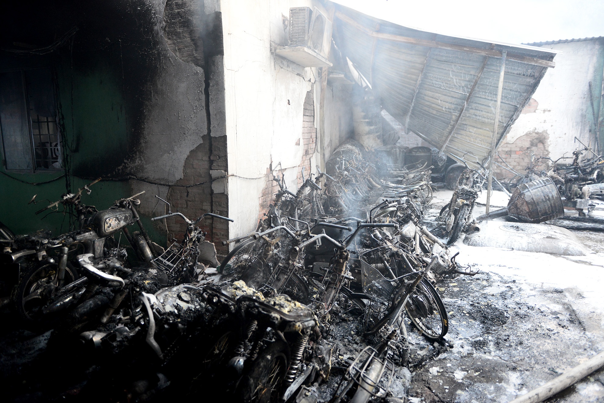 chay lon cay xang o anh 9