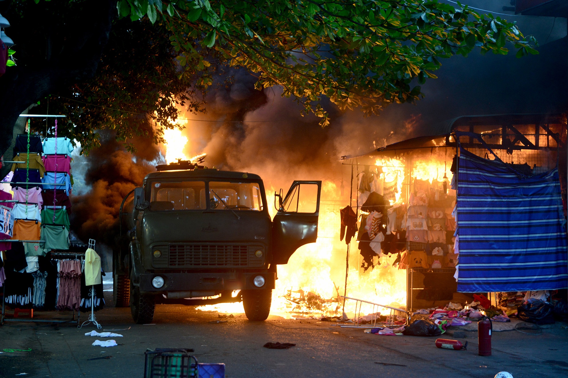 chay lon cay xang o anh 2