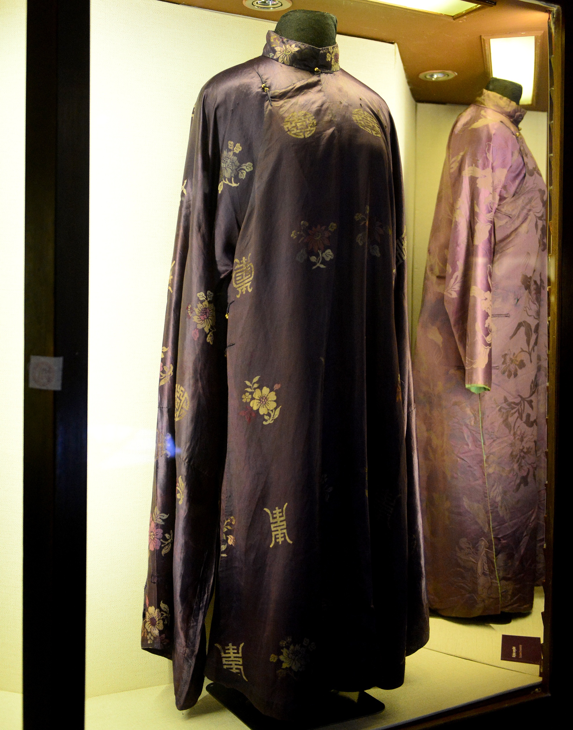 trung bay do cung dinh thoi Nguyen o TP.HCM anh 11