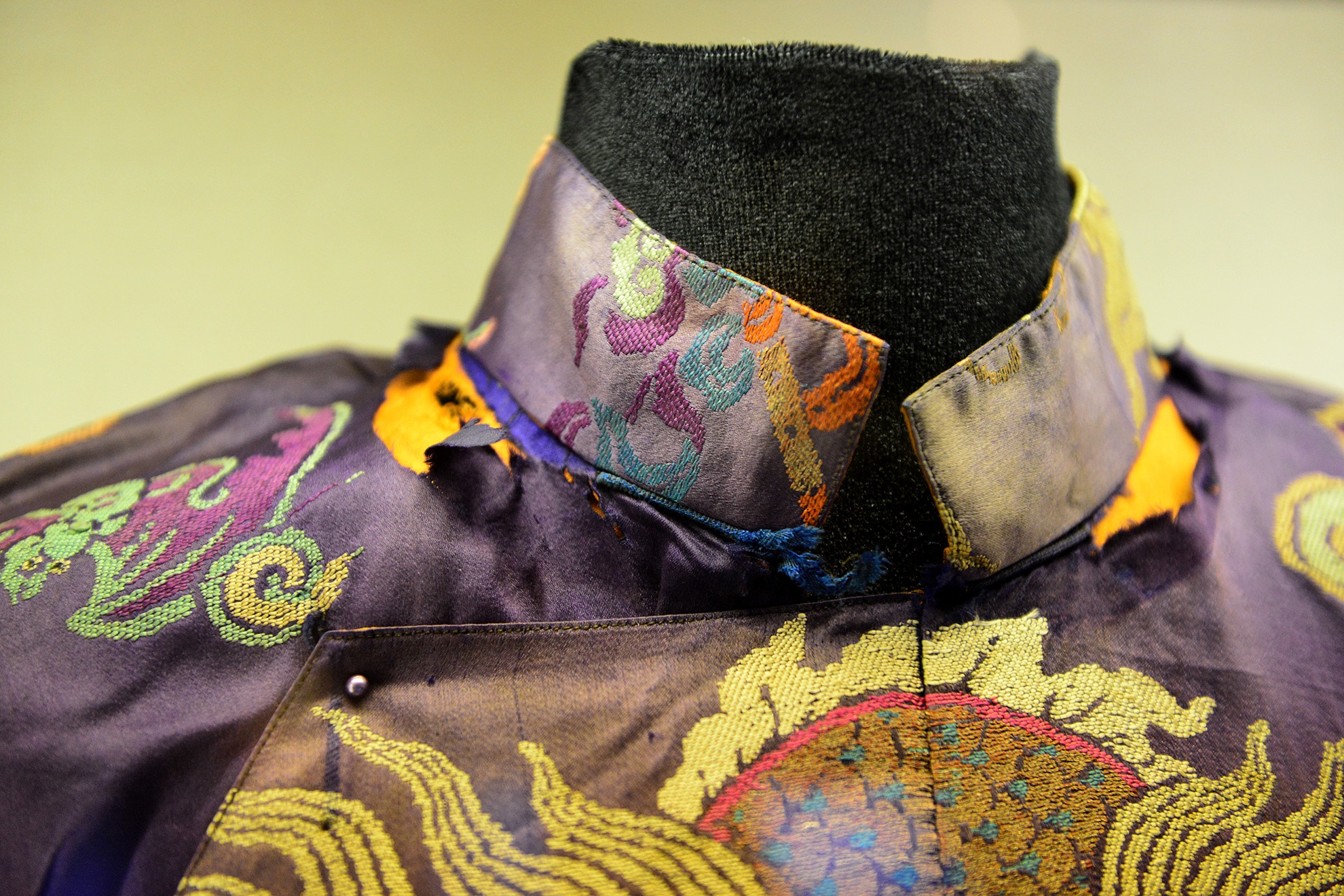 trung bay do cung dinh thoi Nguyen o TP.HCM anh 12