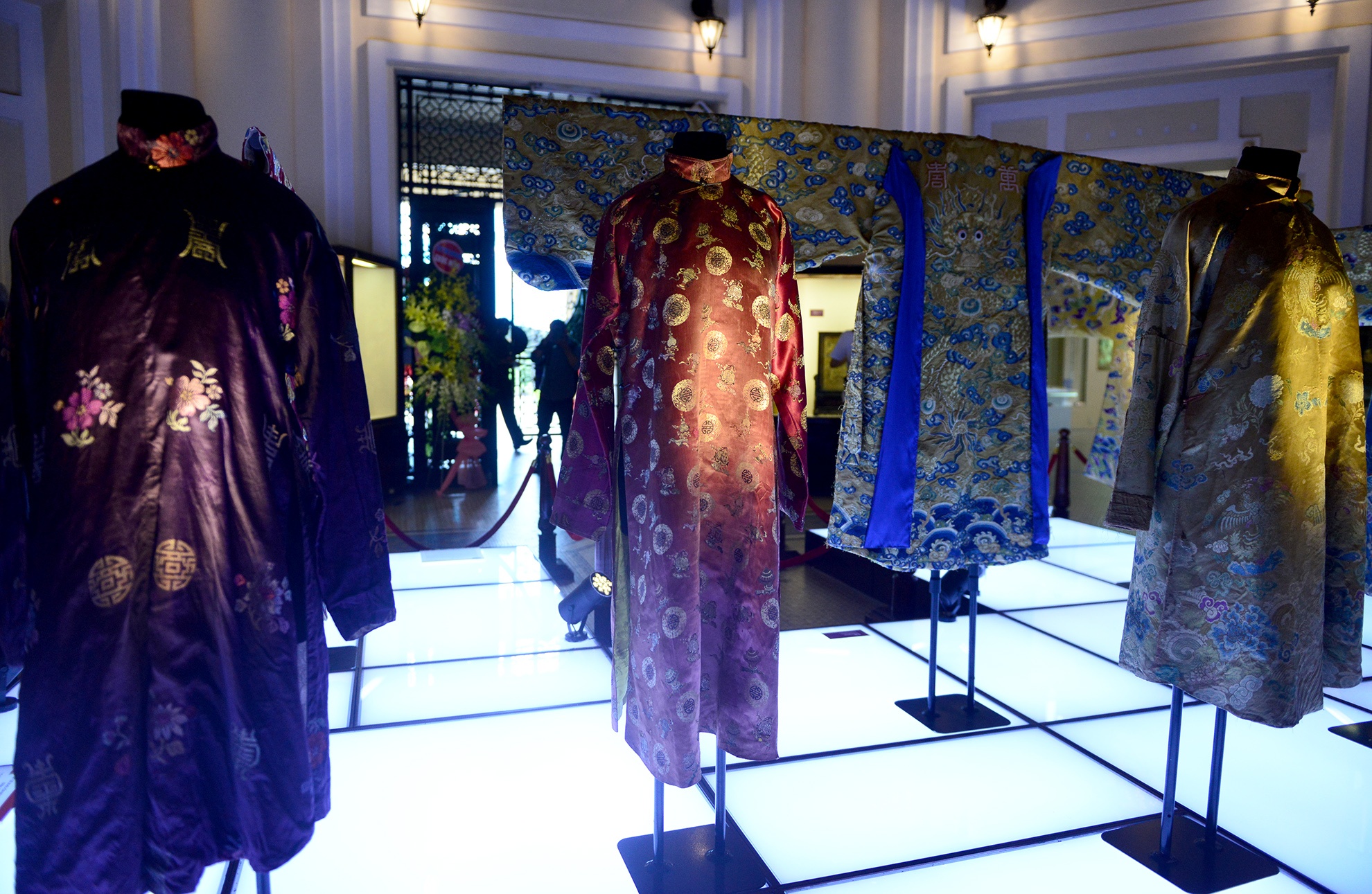 trung bay do cung dinh thoi Nguyen o TP.HCM anh 6