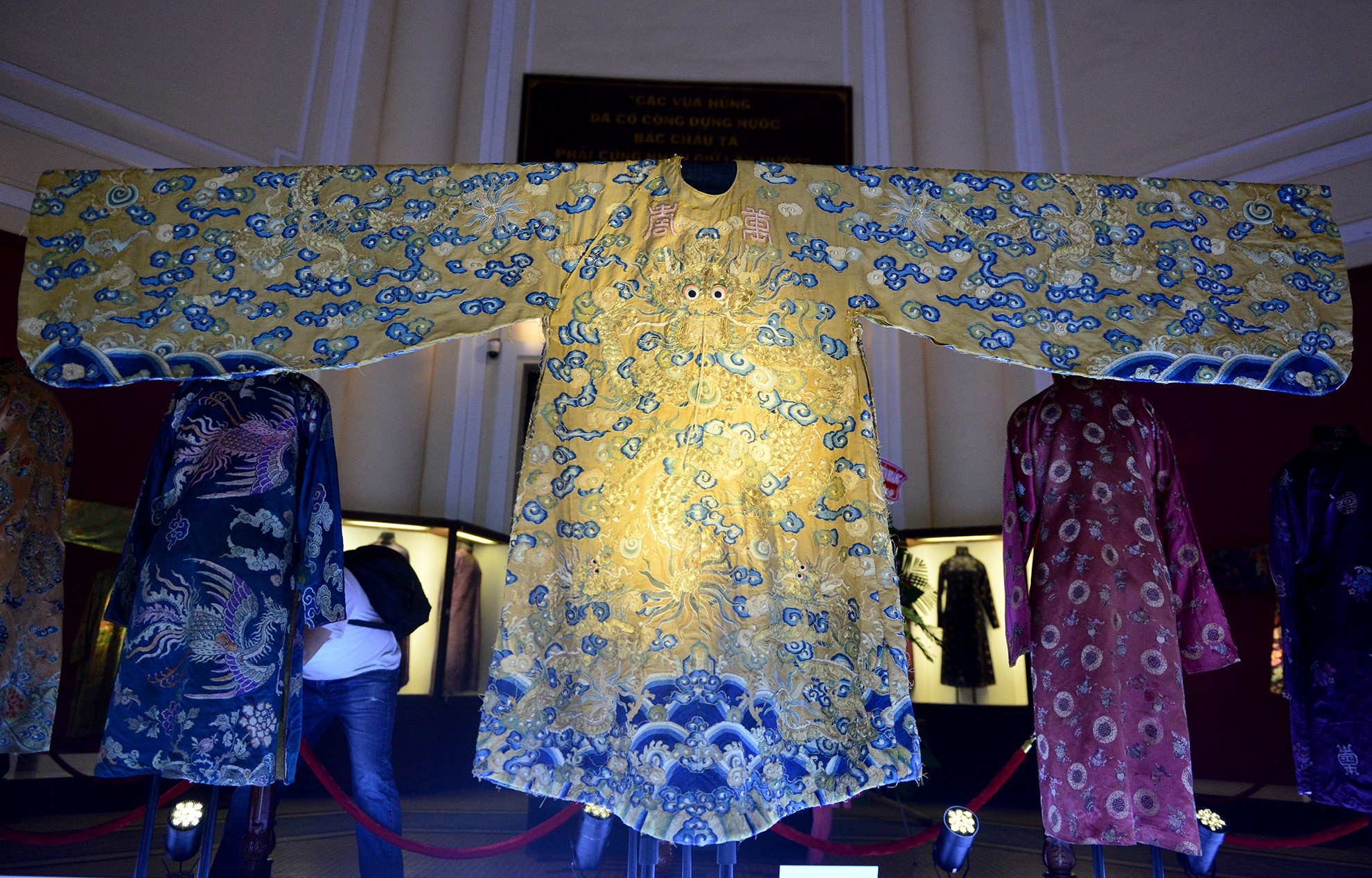 trung bay do cung dinh thoi Nguyen o TP.HCM anh 3