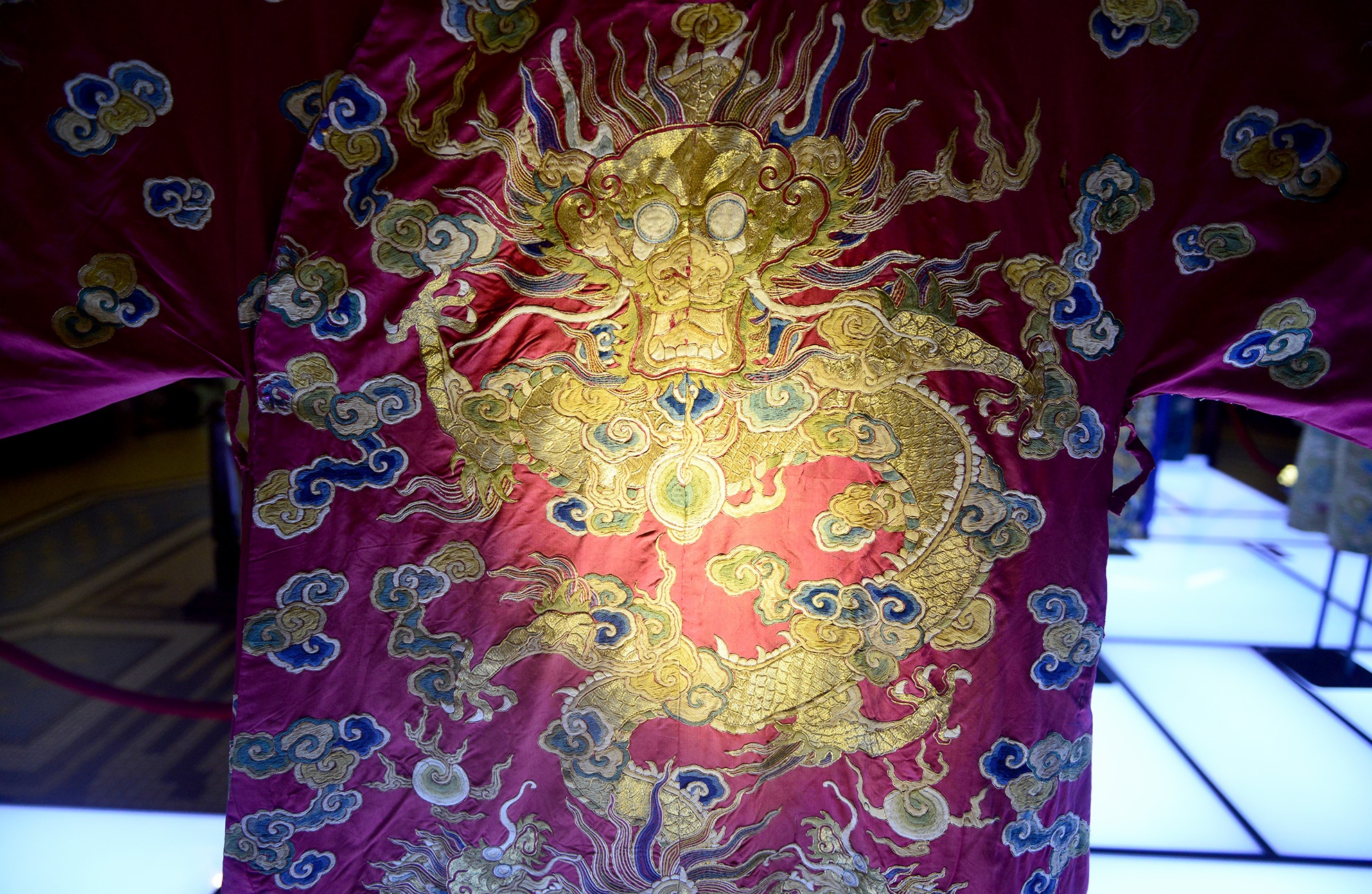 trung bay do cung dinh thoi Nguyen o TP.HCM anh 4