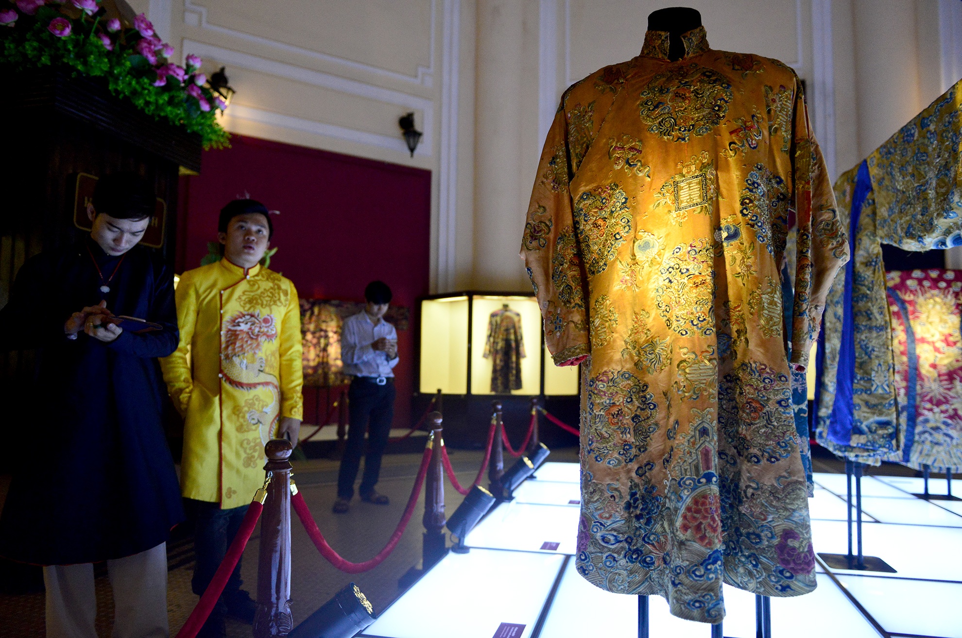 trung bay do cung dinh thoi Nguyen o TP.HCM anh 5