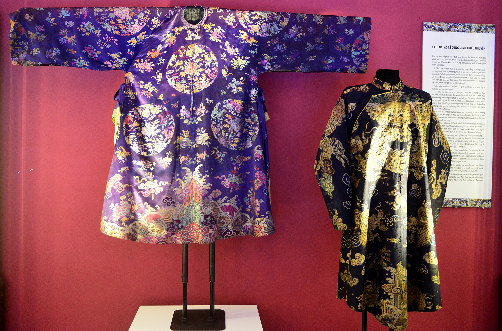 trung bay do cung dinh thoi Nguyen o TP.HCM anh 9