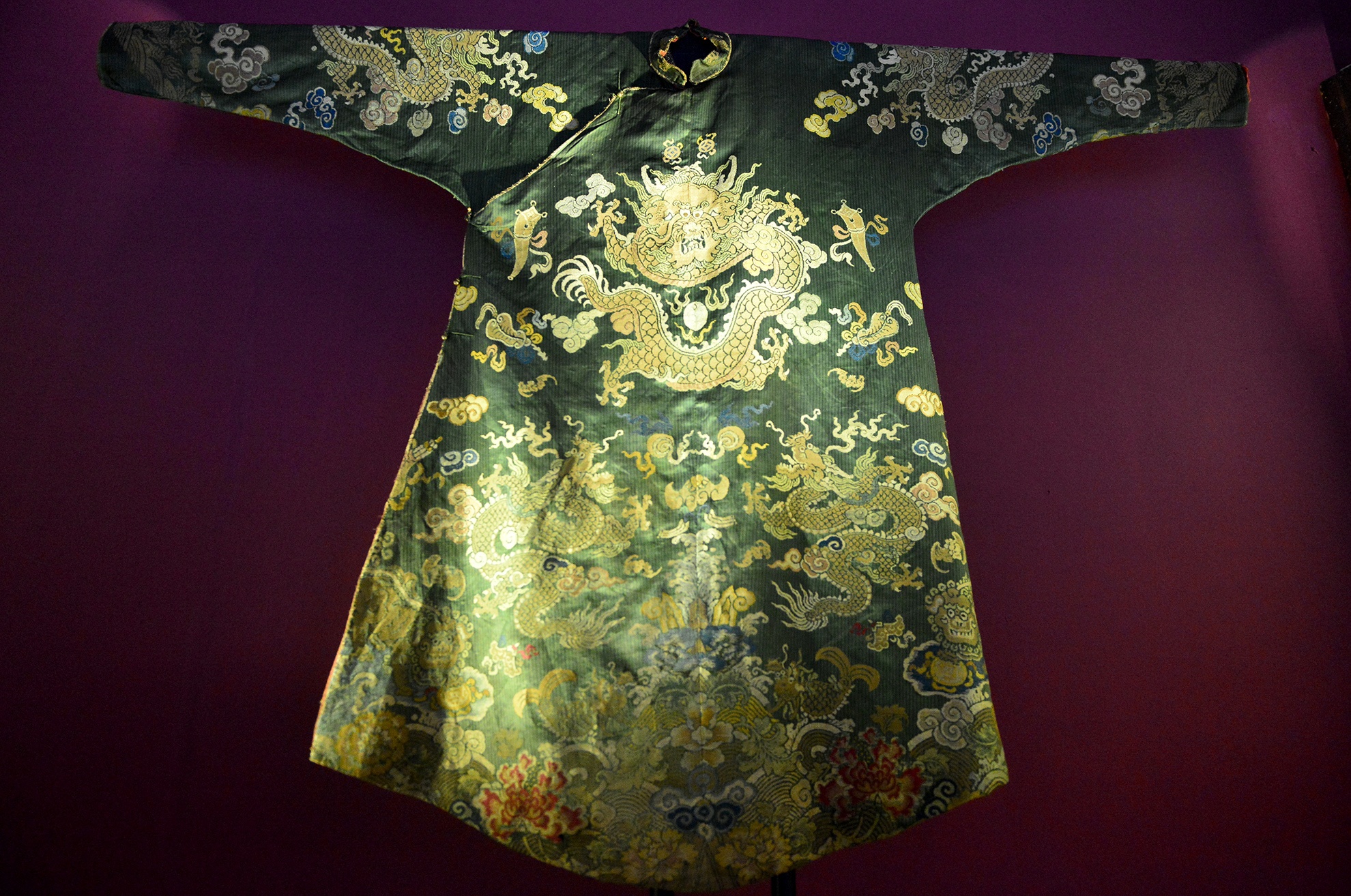 trung bay do cung dinh thoi Nguyen o TP.HCM anh 10