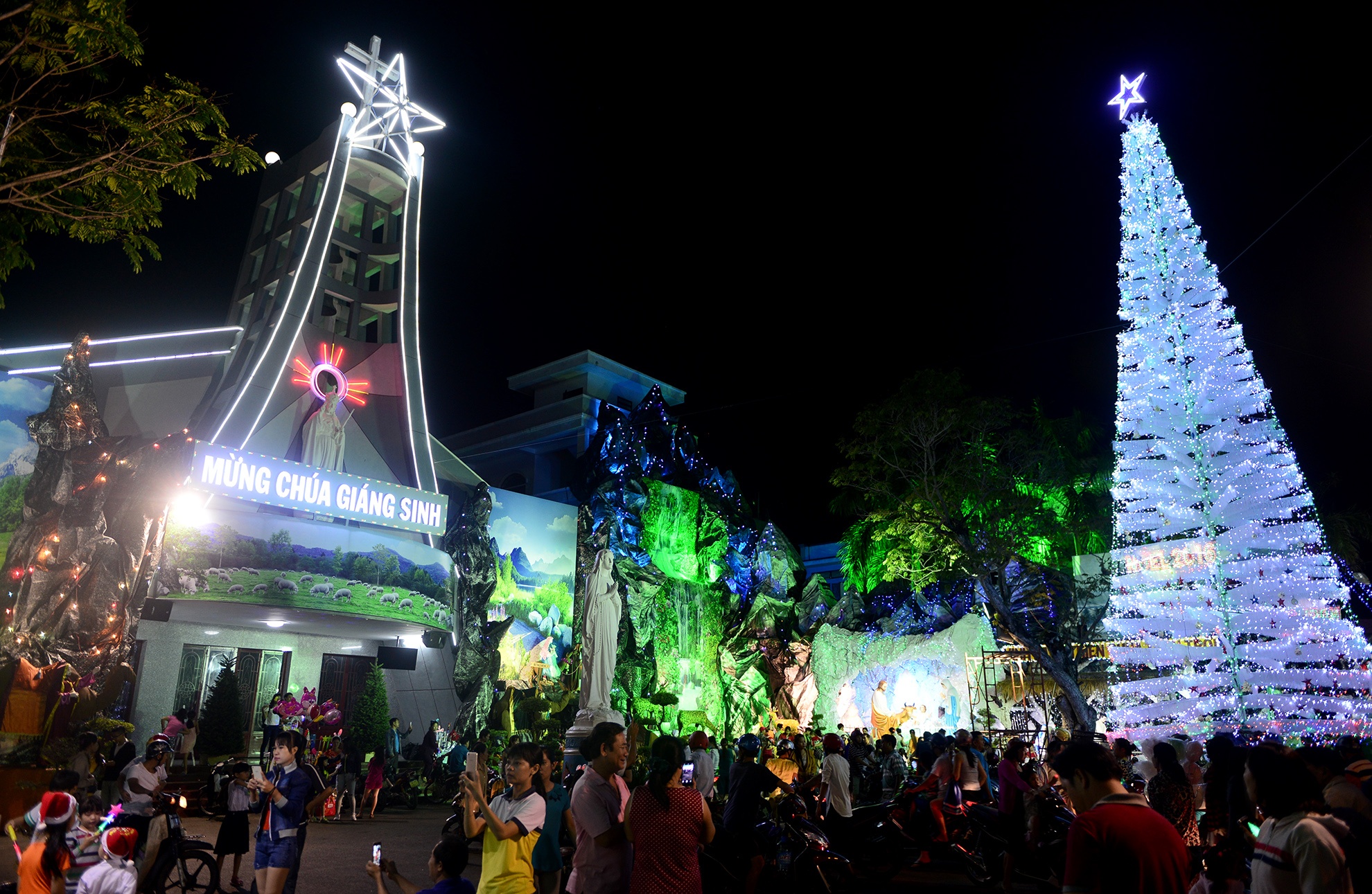 Khong khi Giang sinh o Sai Gon anh 1