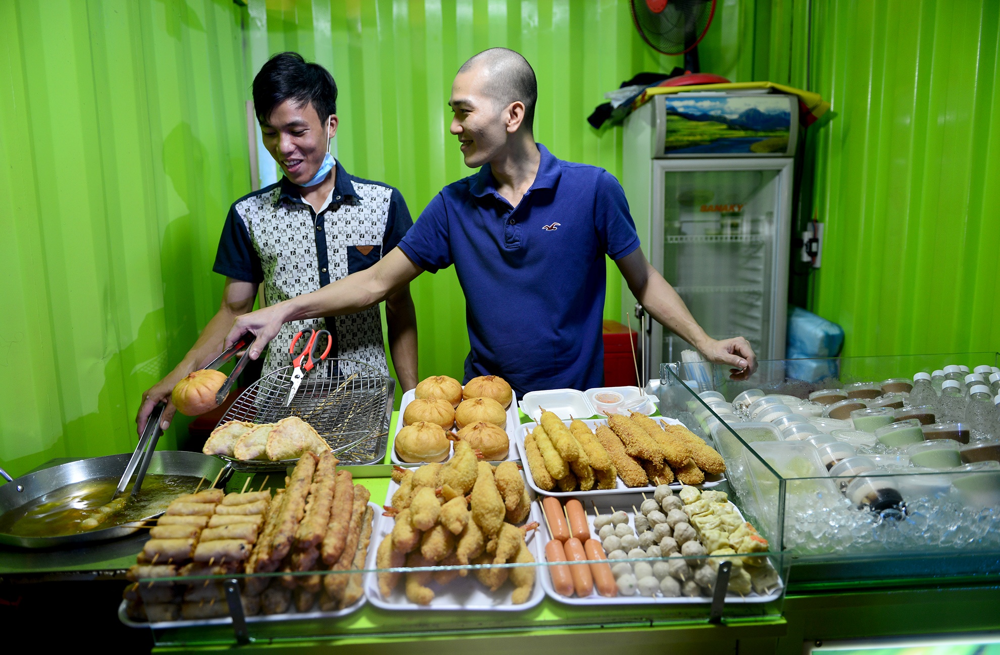 khu cho dem bang container o Sai Gon anh 15