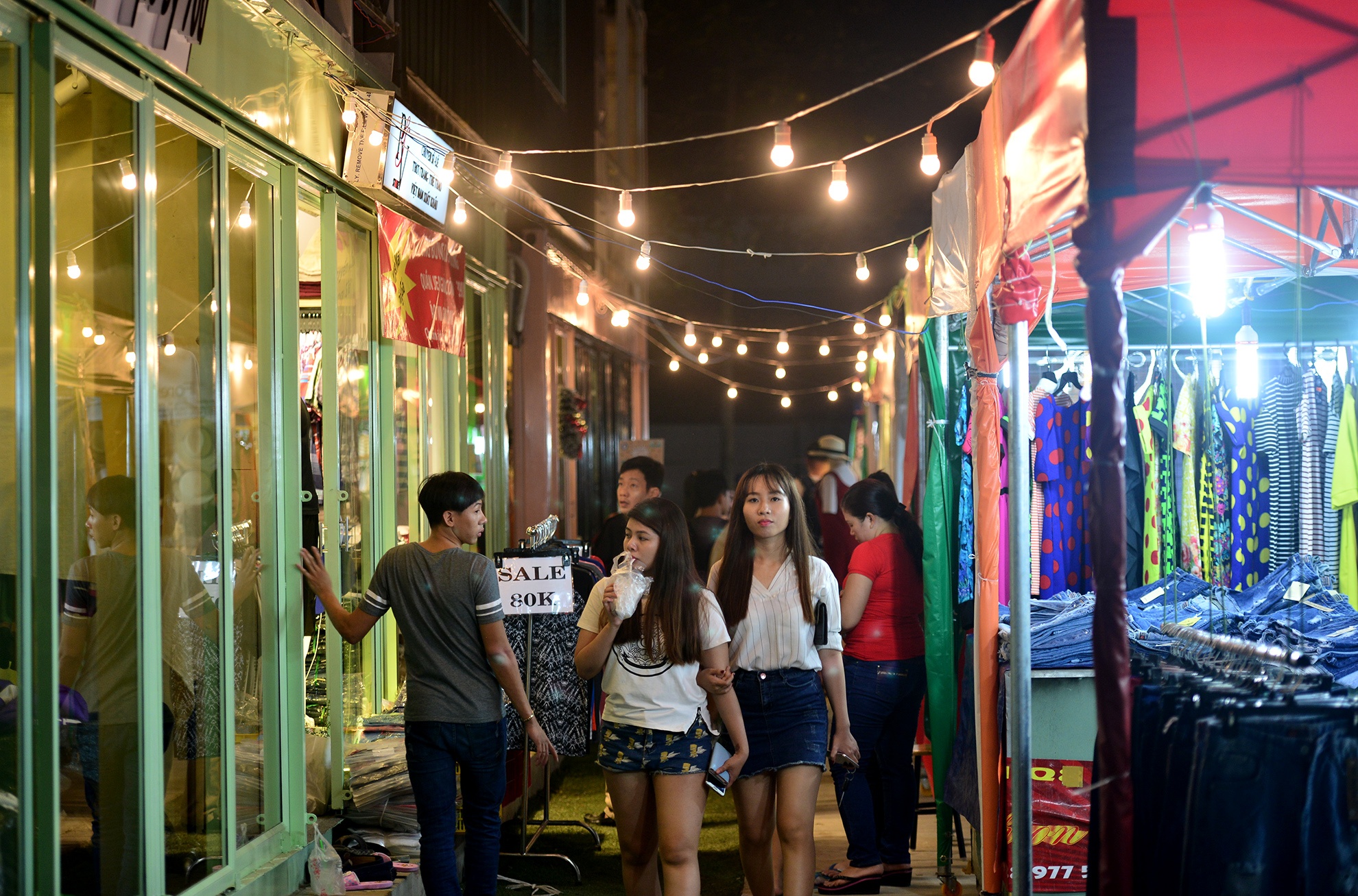 khu cho dem bang container o Sai Gon anh 17