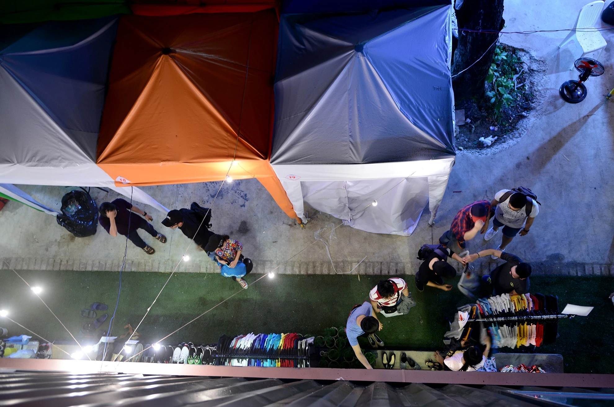 khu cho dem bang container o Sai Gon anh 18