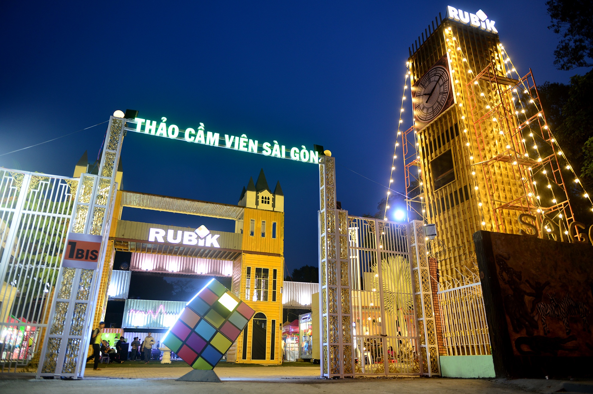 khu cho dem bang container o Sai Gon anh 1