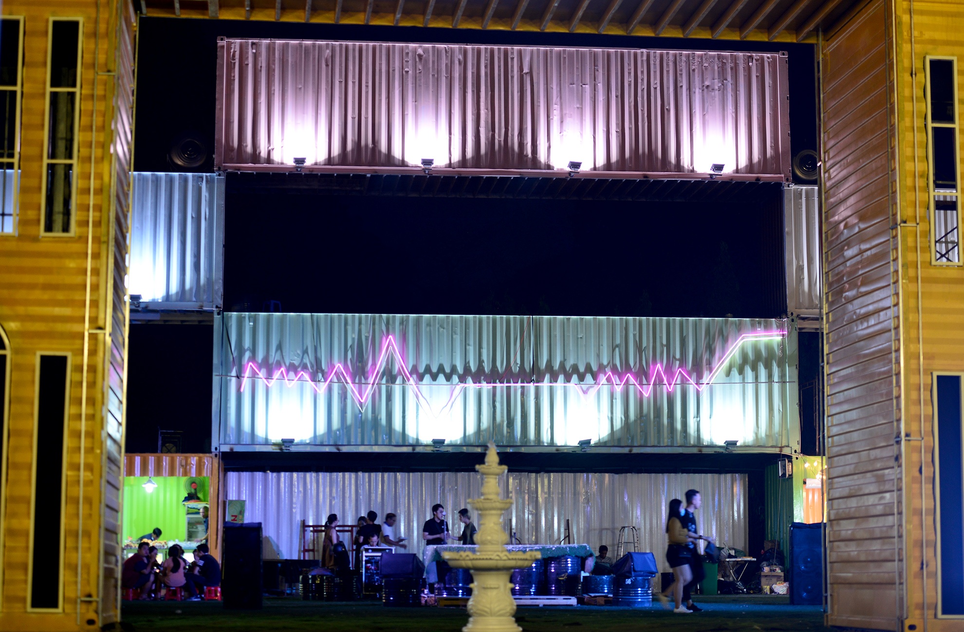 khu cho dem bang container o Sai Gon anh 3