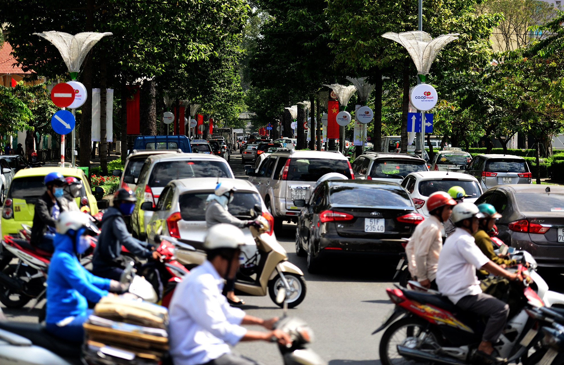 ket xe ngay cuoi nam o Sai Gon anh 8