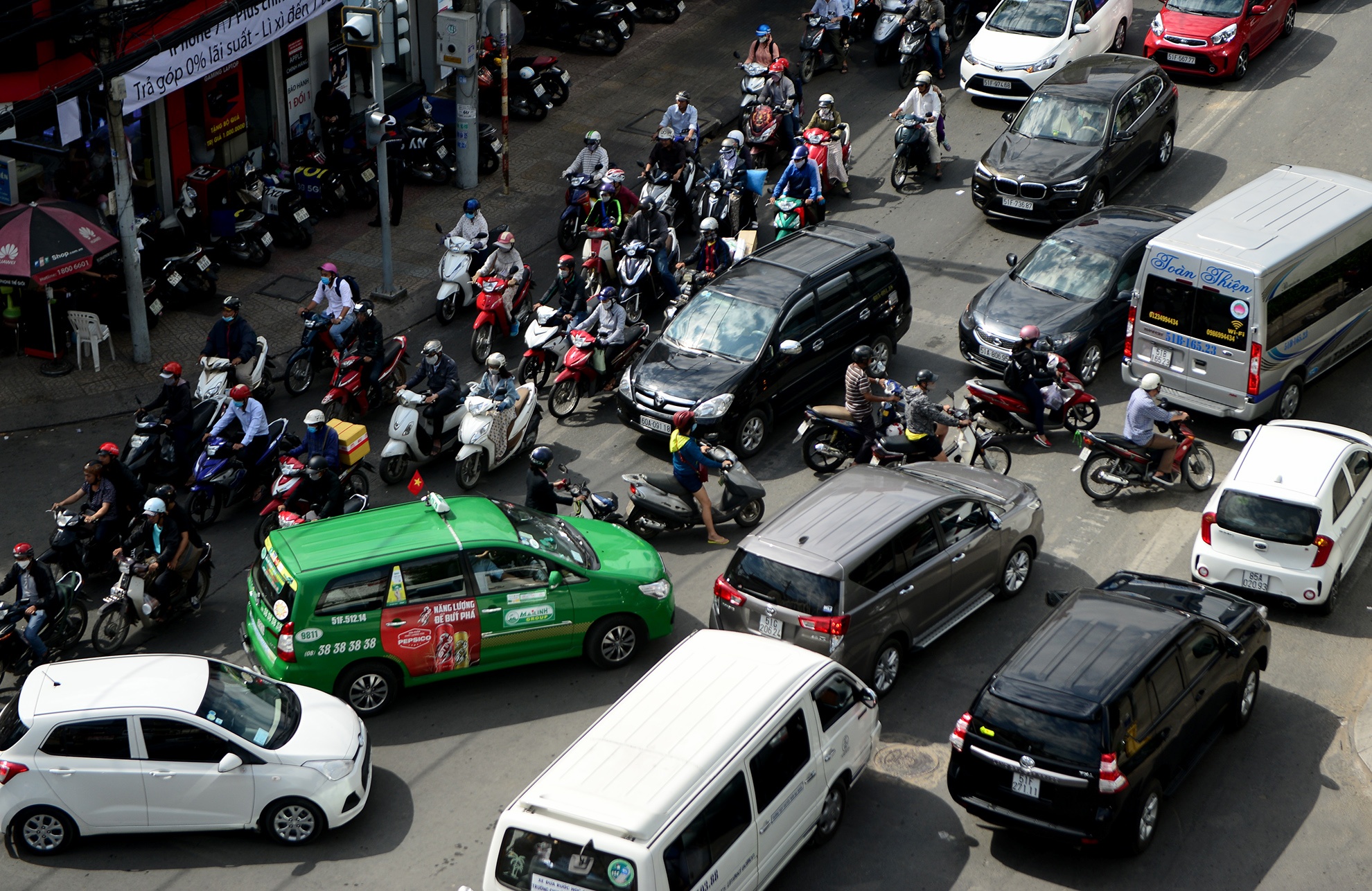 ket xe ngay cuoi nam o Sai Gon anh 9