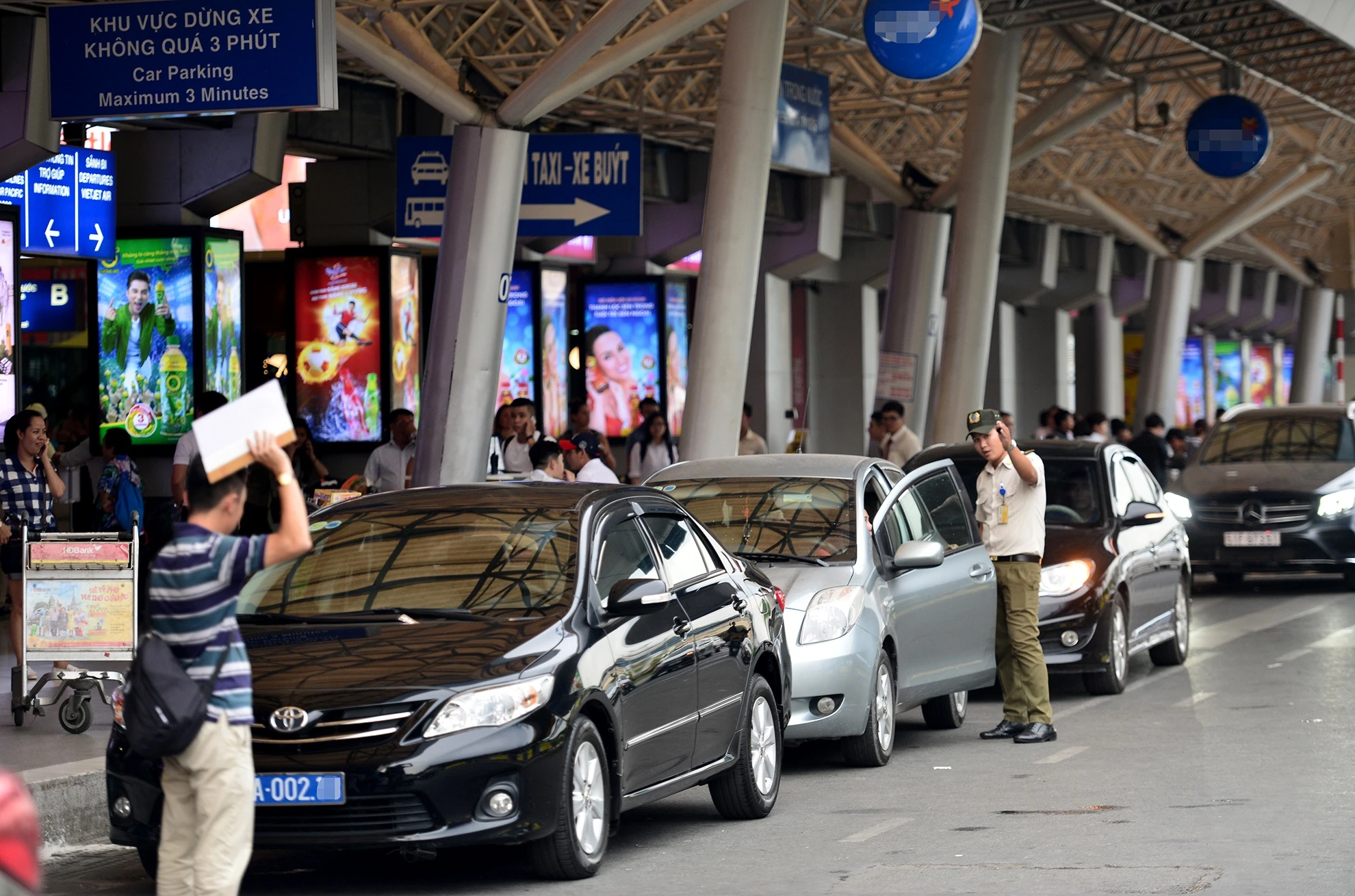 Hinh anh xau xi chi co o Tan Son Nhat anh 12