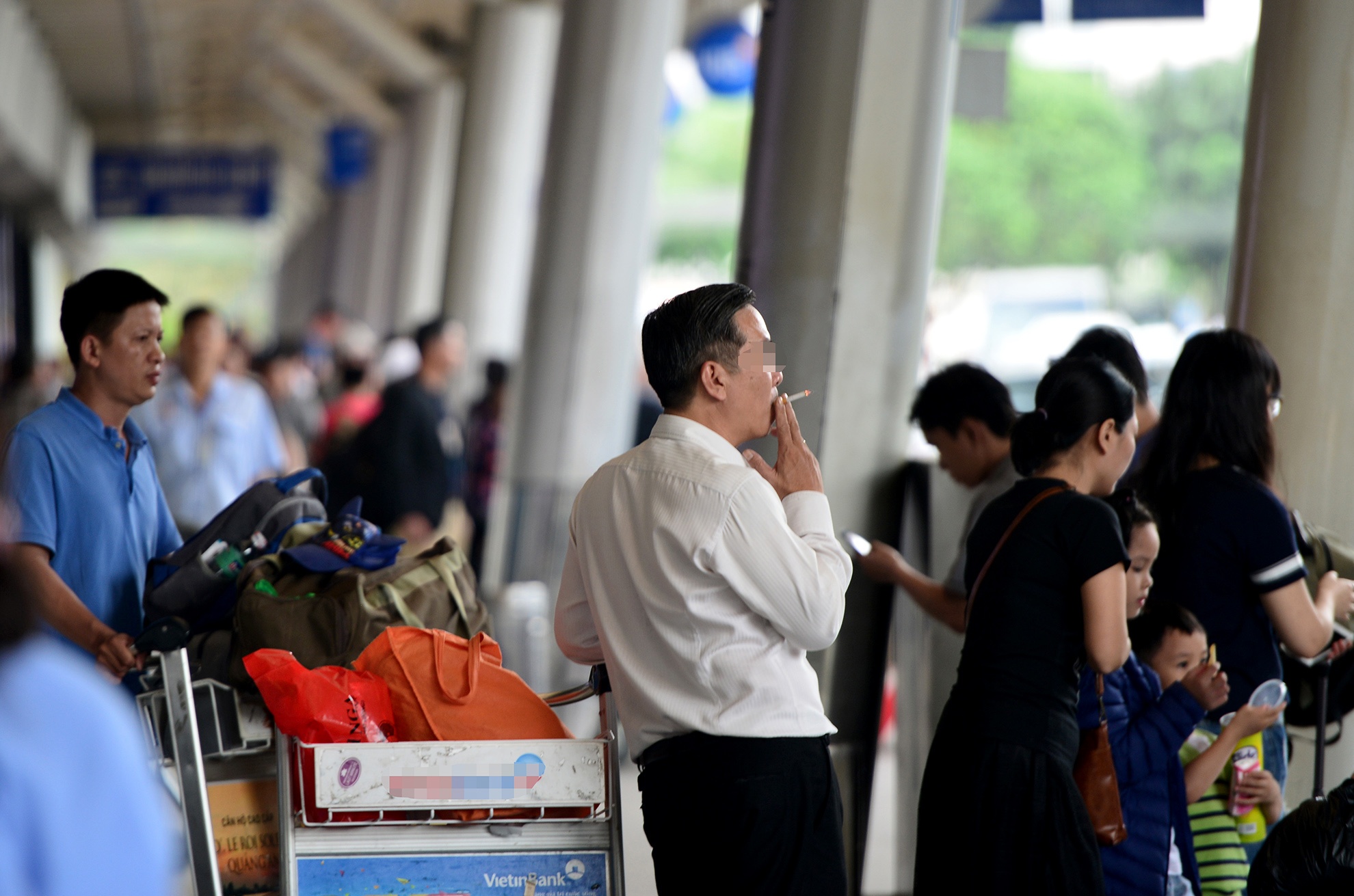 Hinh anh xau xi chi co o Tan Son Nhat anh 19