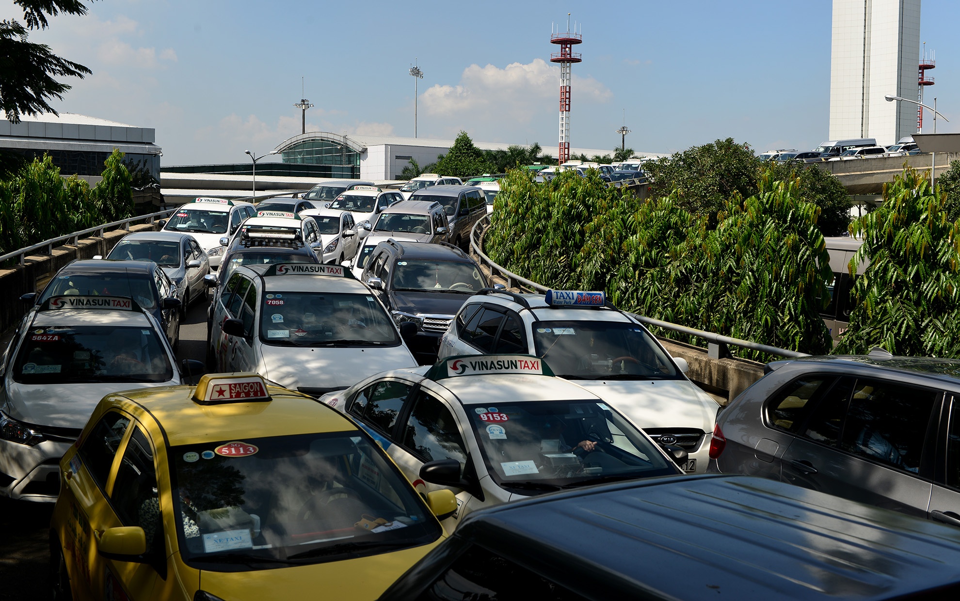 ket xe nghiem trong trong san bay Tan Son Nhat anh 2