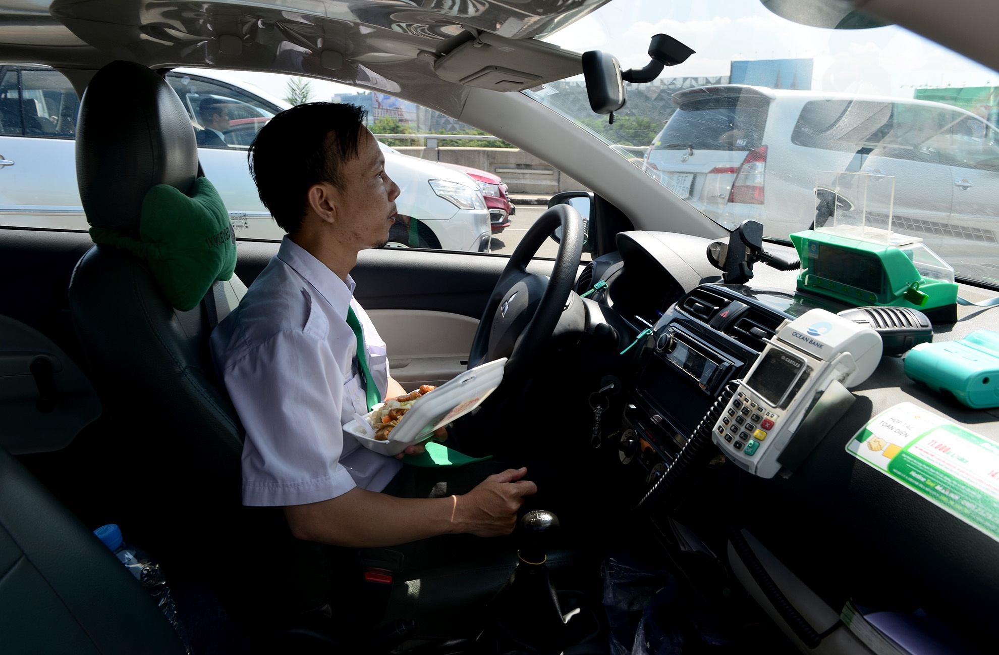 ket xe nghiem trong trong san bay Tan Son Nhat anh 11