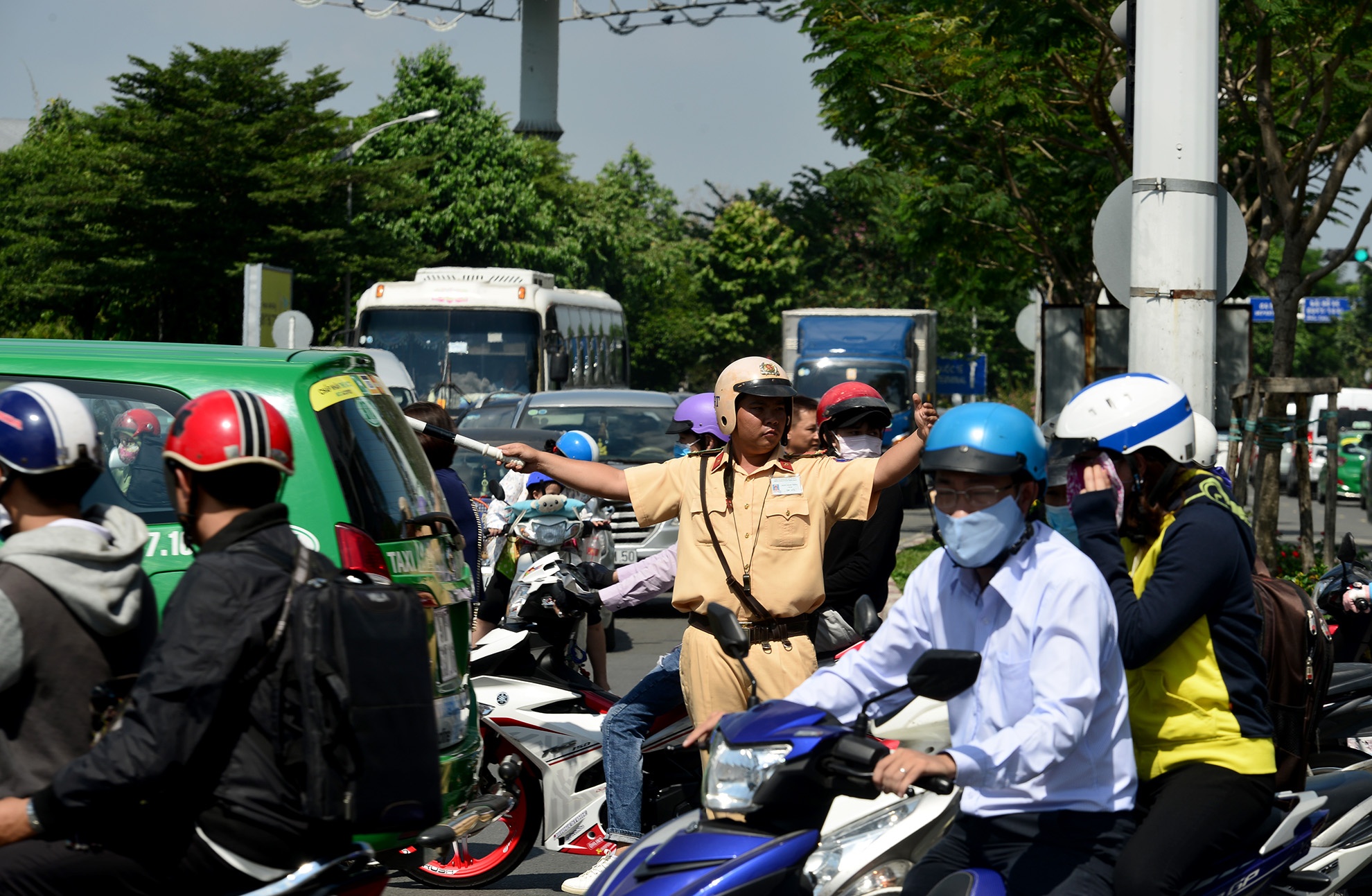 ket xe nghiem trong trong san bay Tan Son Nhat anh 4