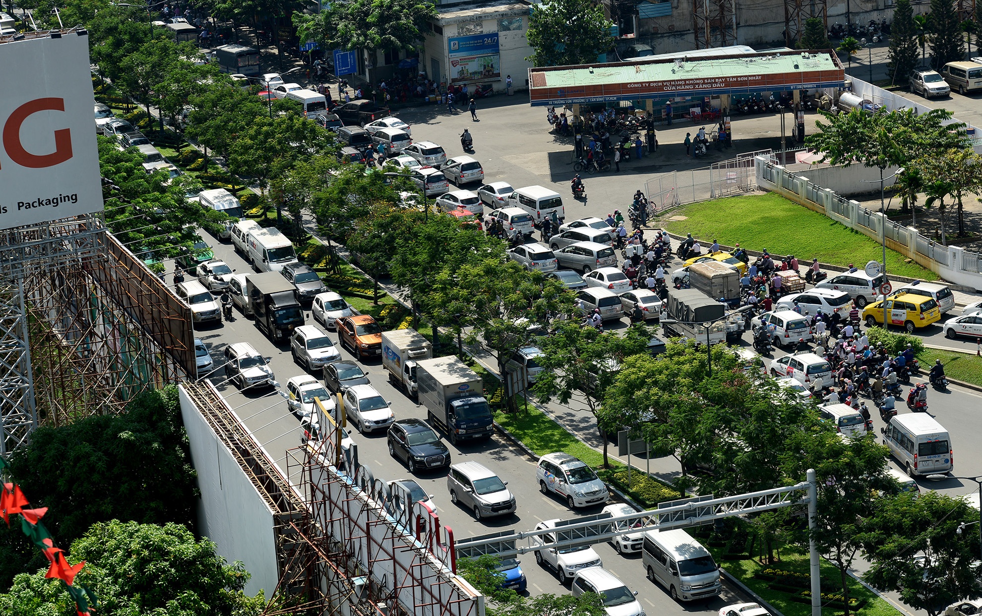ket xe nghiem trong trong san bay Tan Son Nhat anh 5