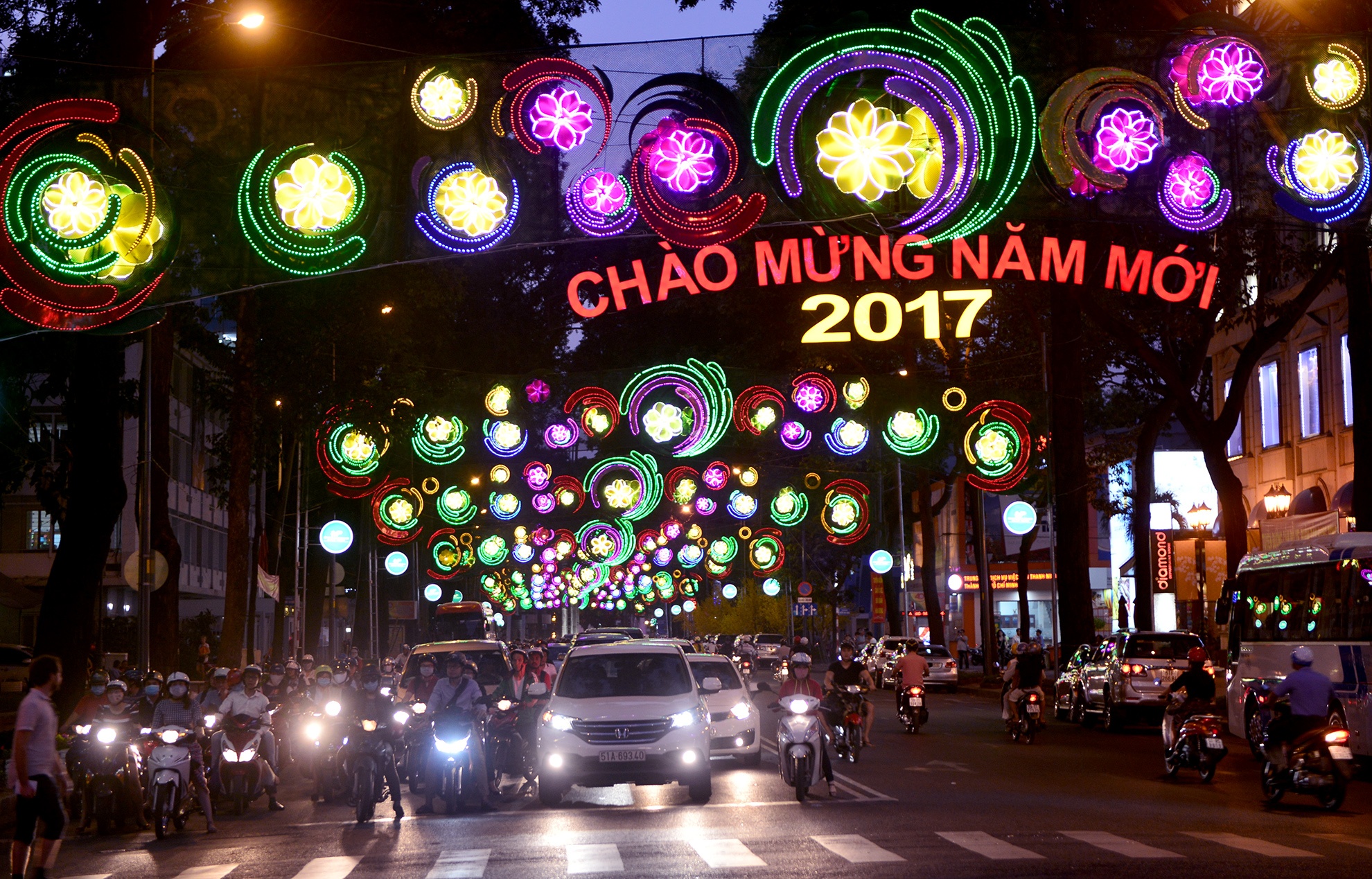 den trang tri duong Pham Ngoc Thach loe loet anh 9