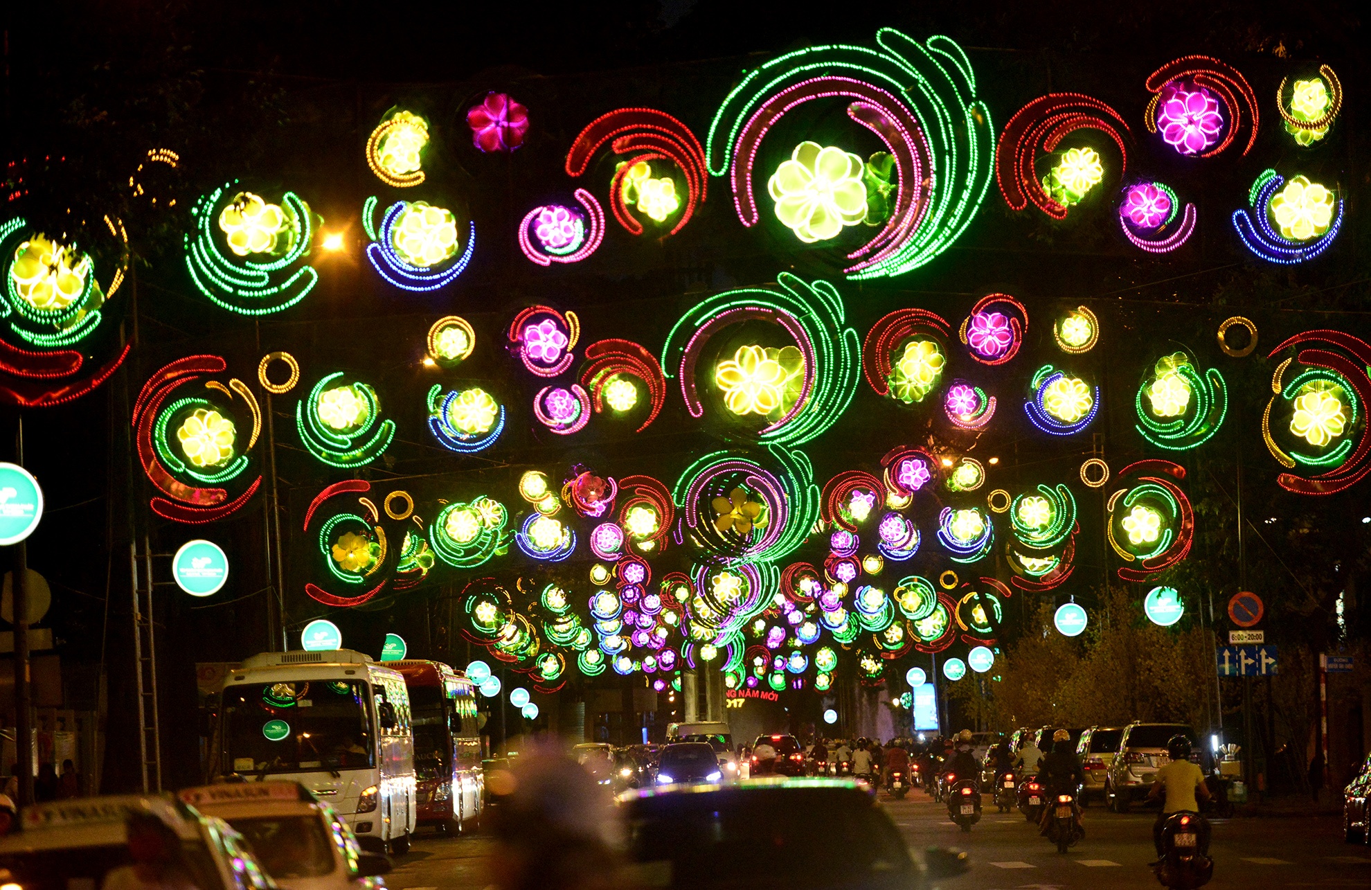 den trang tri duong Pham Ngoc Thach loe loet anh 10