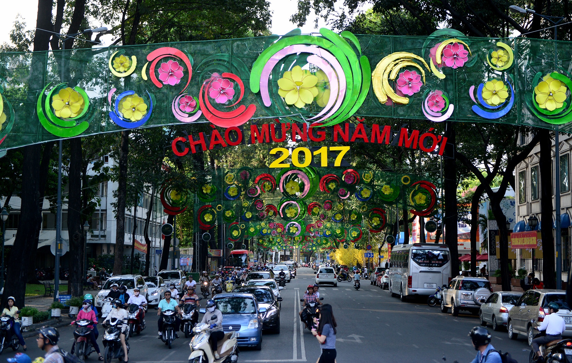 den trang tri duong Pham Ngoc Thach loe loet anh 1